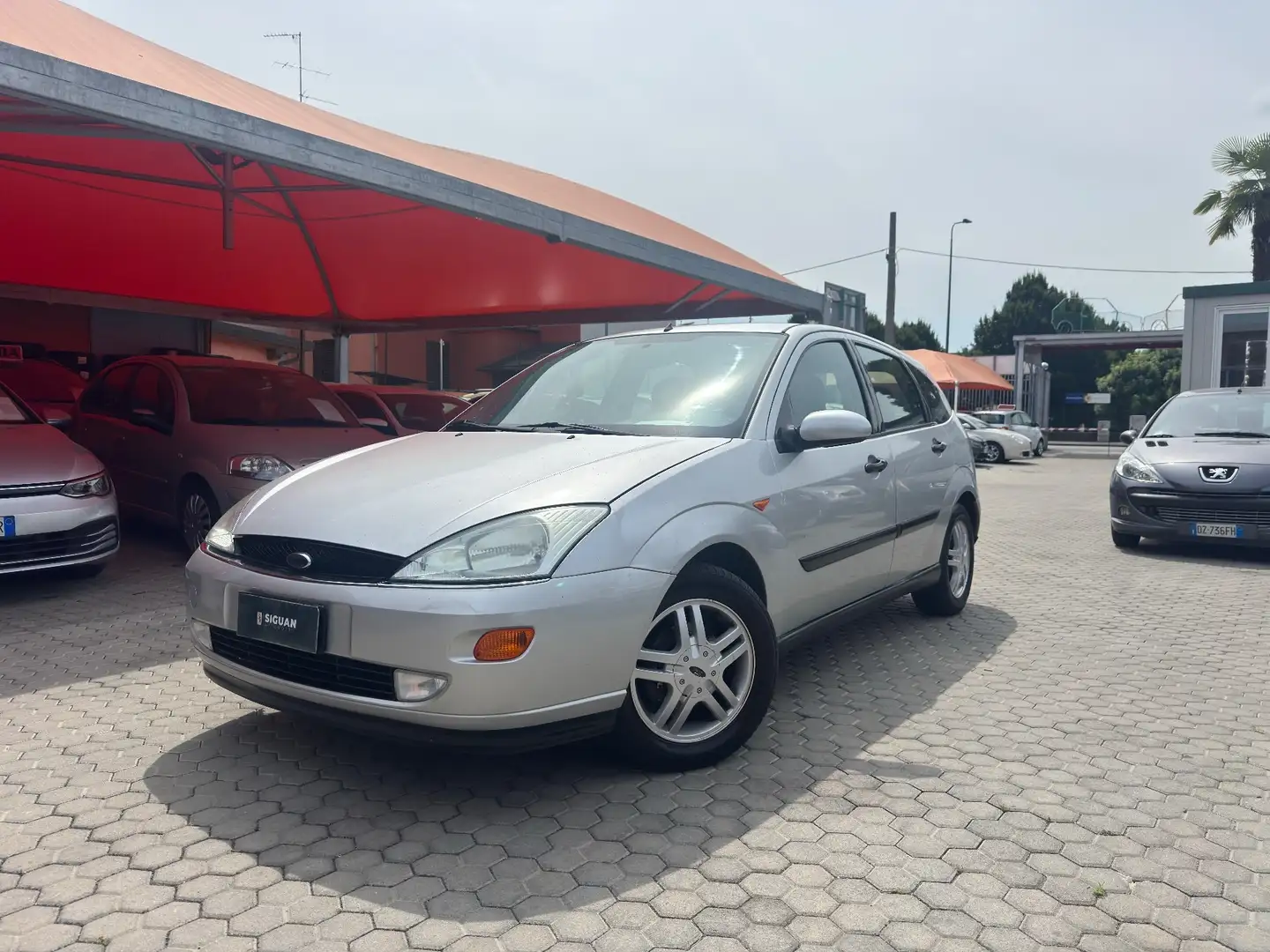 Ford Focus ADATTA A NEOPATENTATI 1.6i 16V cat 5p. Ghia Argent - 1