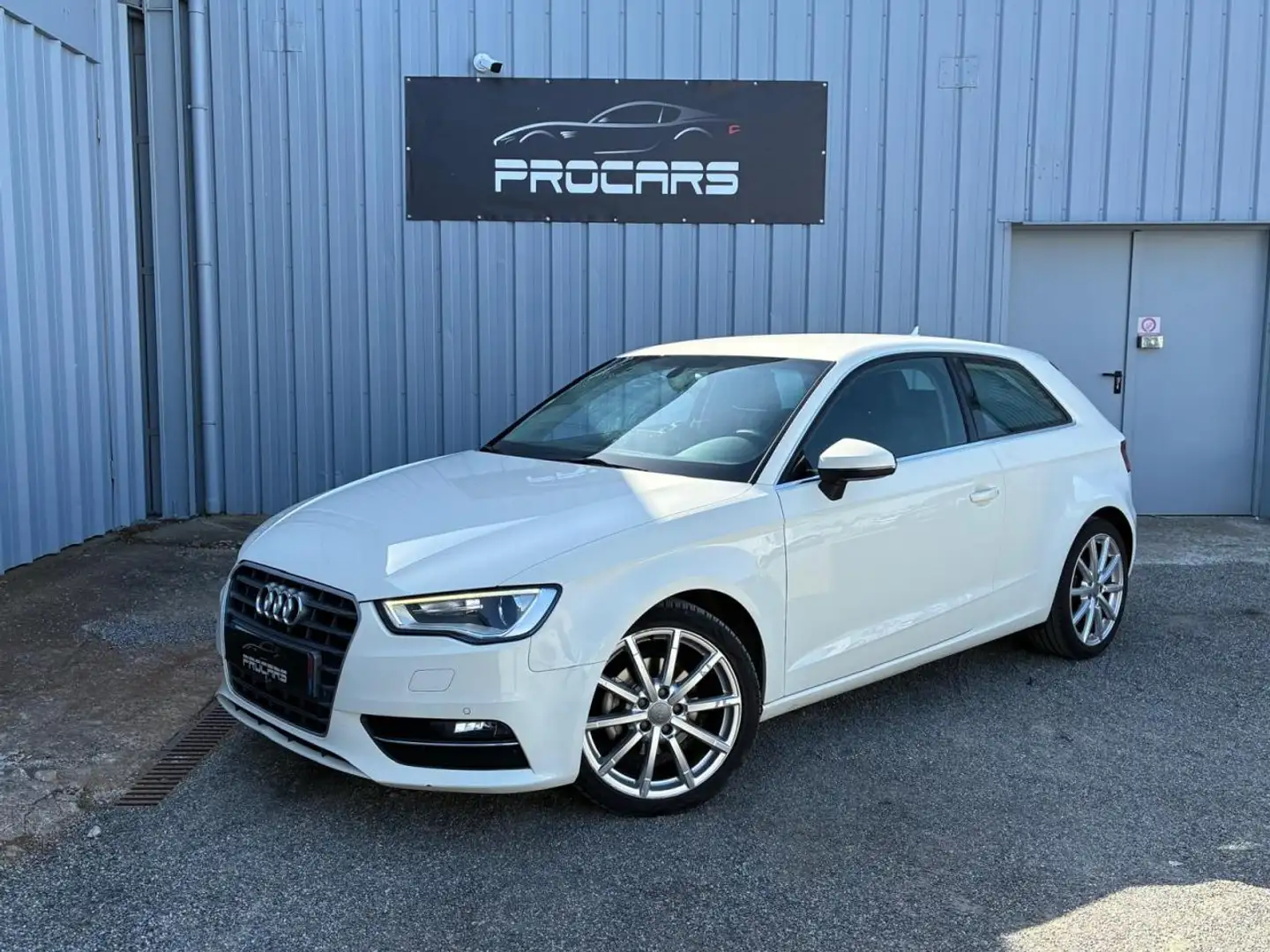 Audi A3 1.6 TDI 110 CH Ambition Luxe Blanco - 1