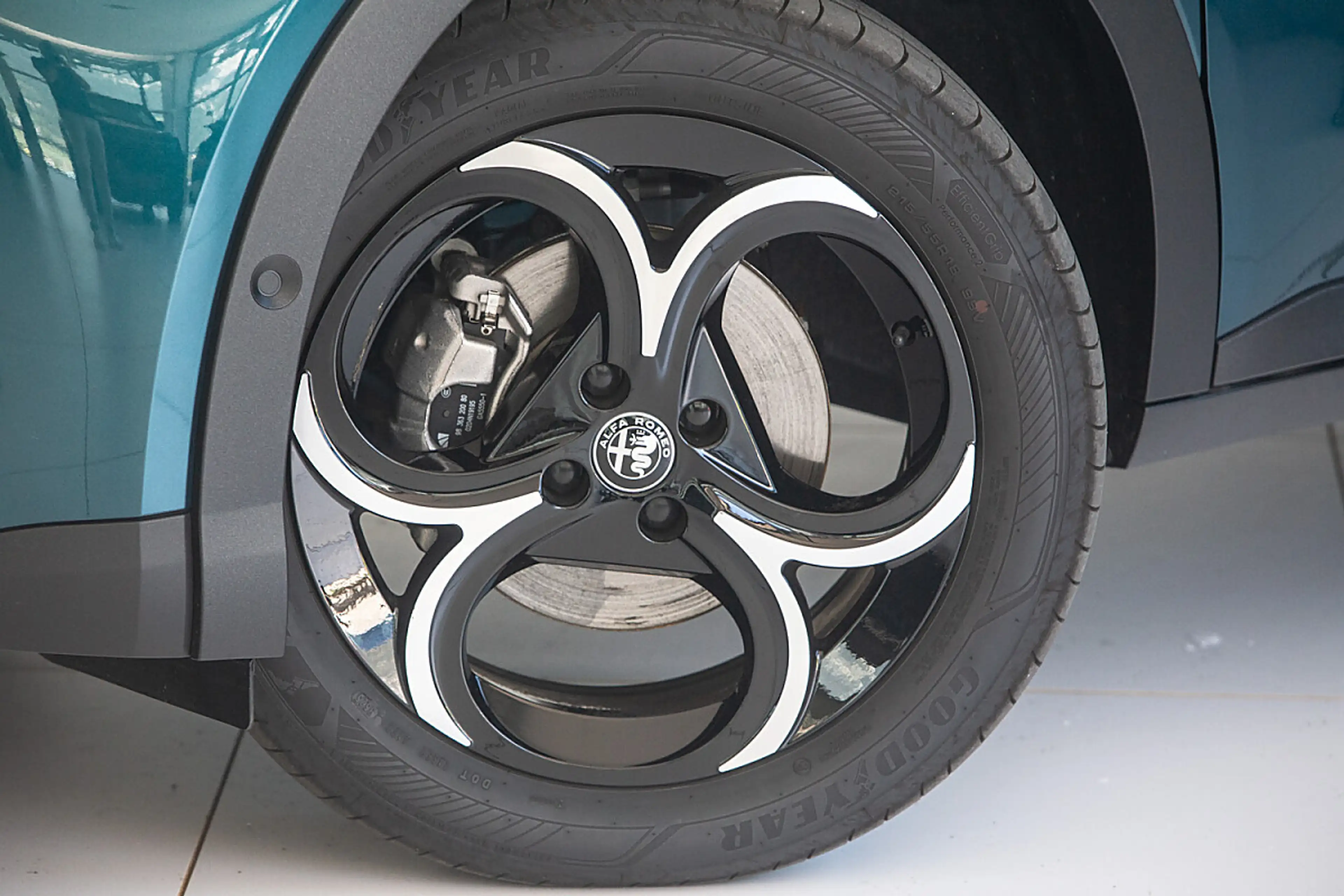 Alfa Romeo Junior 1.2 VGT Mild Hybrid Speciale — photo 4