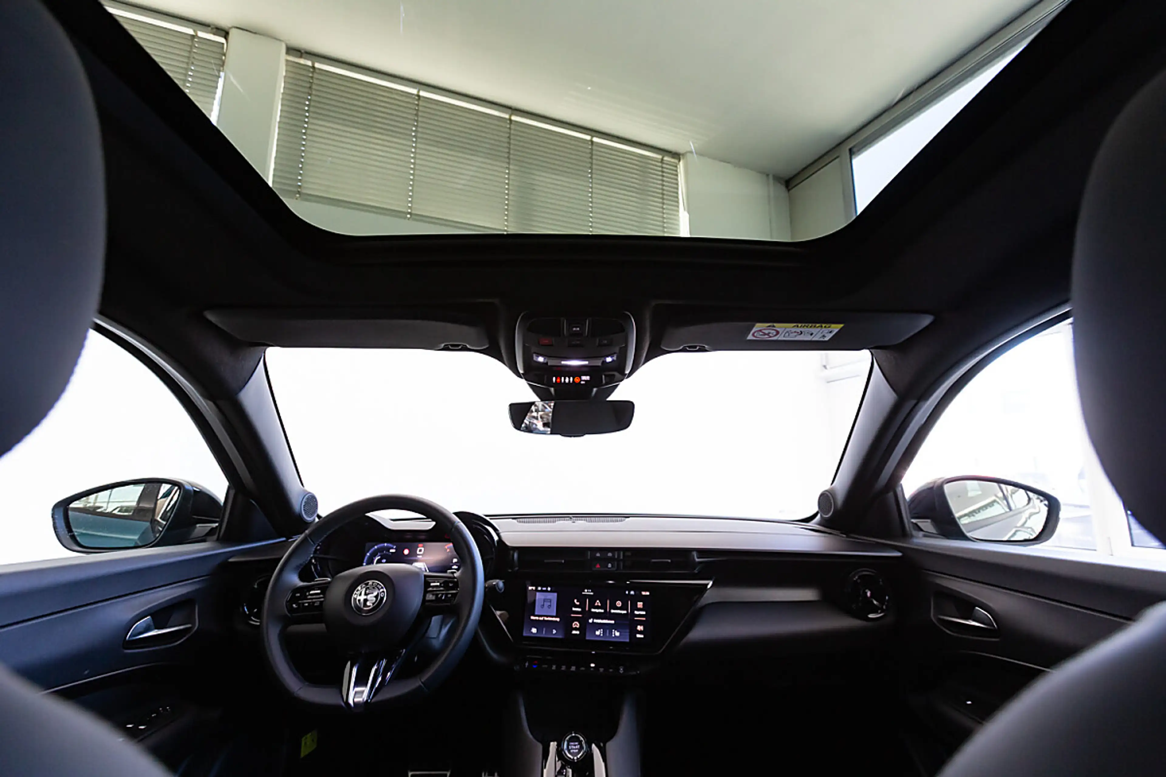 Alfa Romeo Junior 1.2 VGT Mild Hybrid Speciale — photo 14