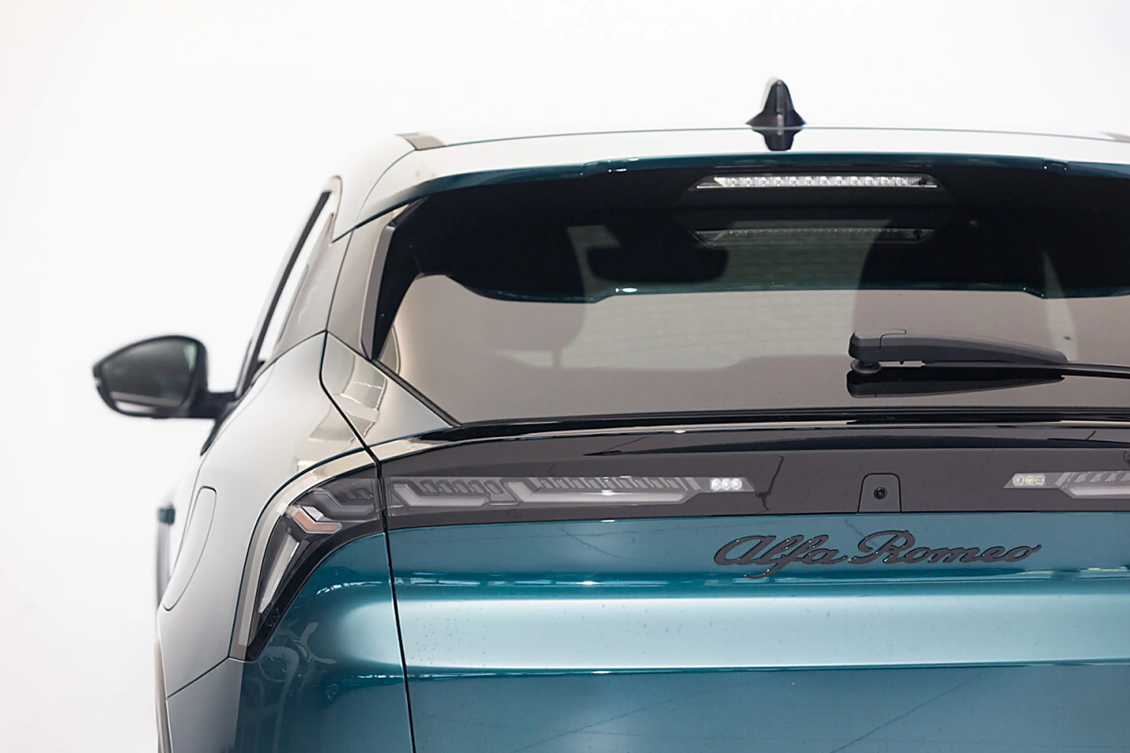 Alfa Romeo Junior 1.2 VGT Mild Hybrid Speciale — photo 3