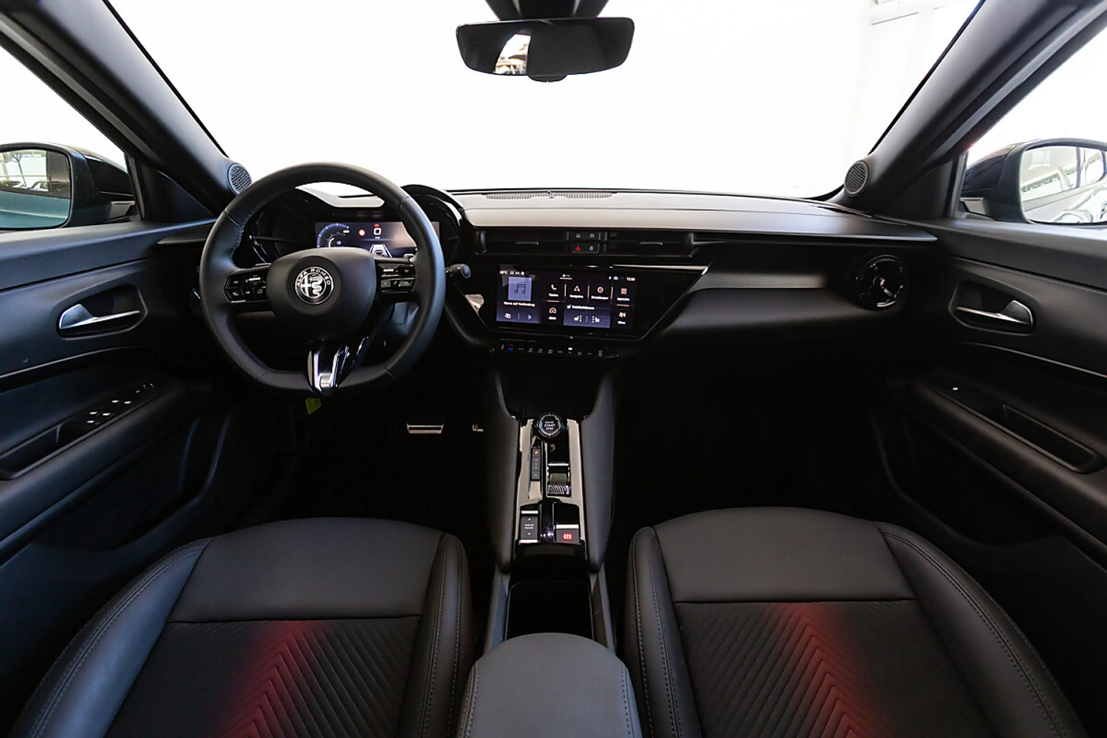 Alfa Romeo Junior 1.2 VGT Mild Hybrid Speciale — photo 5