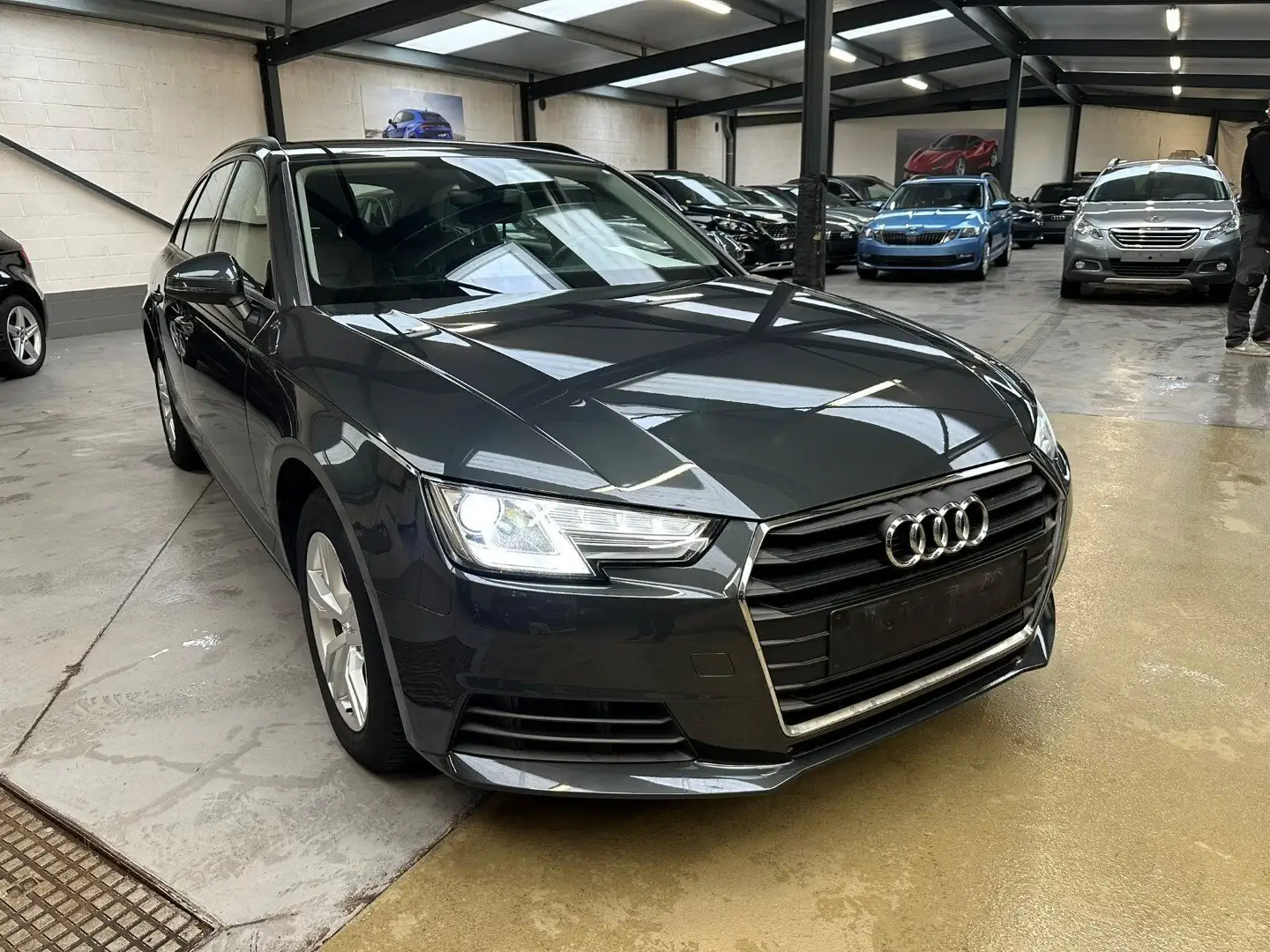 Audi A4 Avant 2.0 TFSI CNG S tronic siva - 1