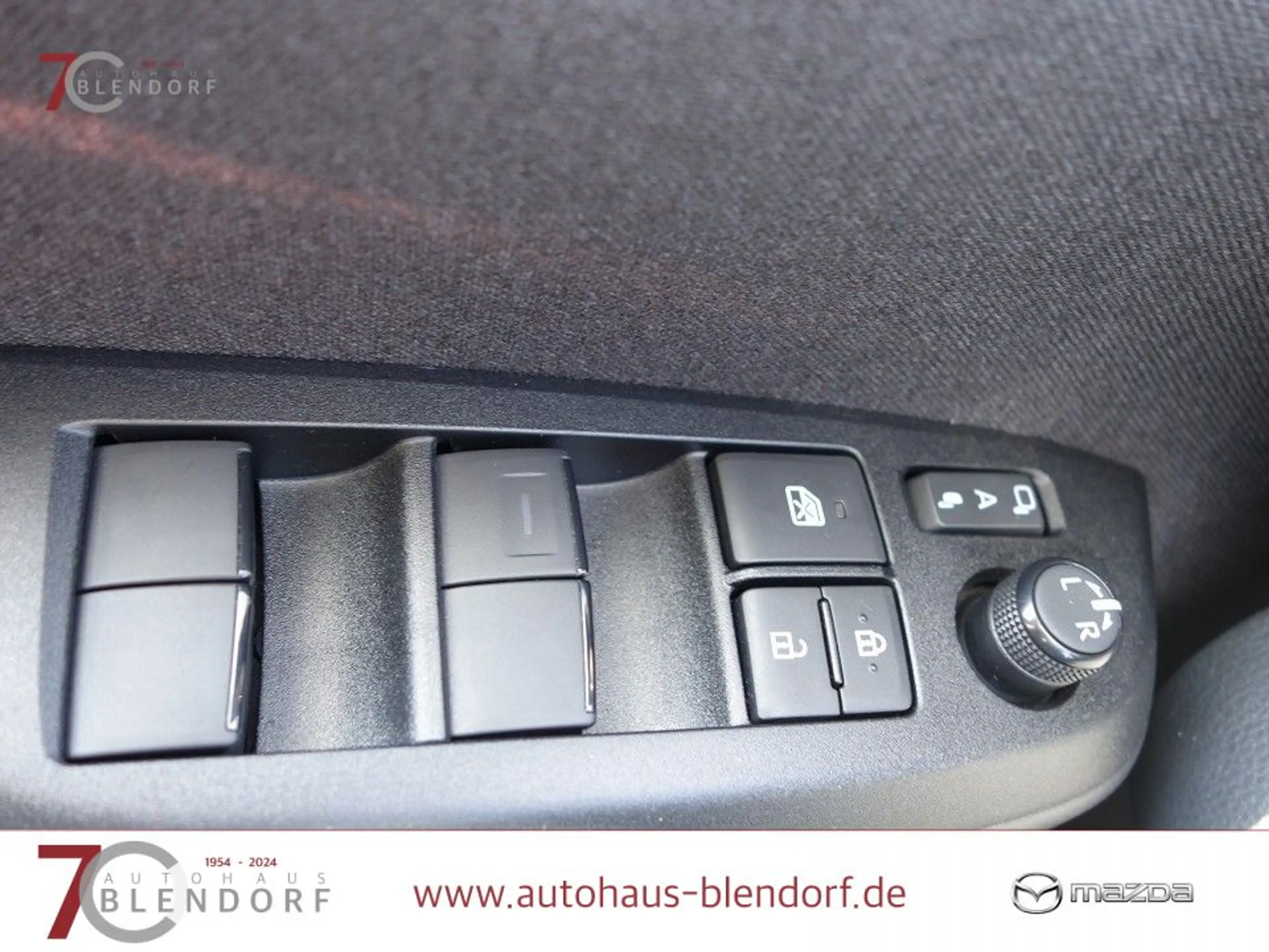 Mazda 2 Hybrid Select Panoramadach|LED|Kamera — photo 10