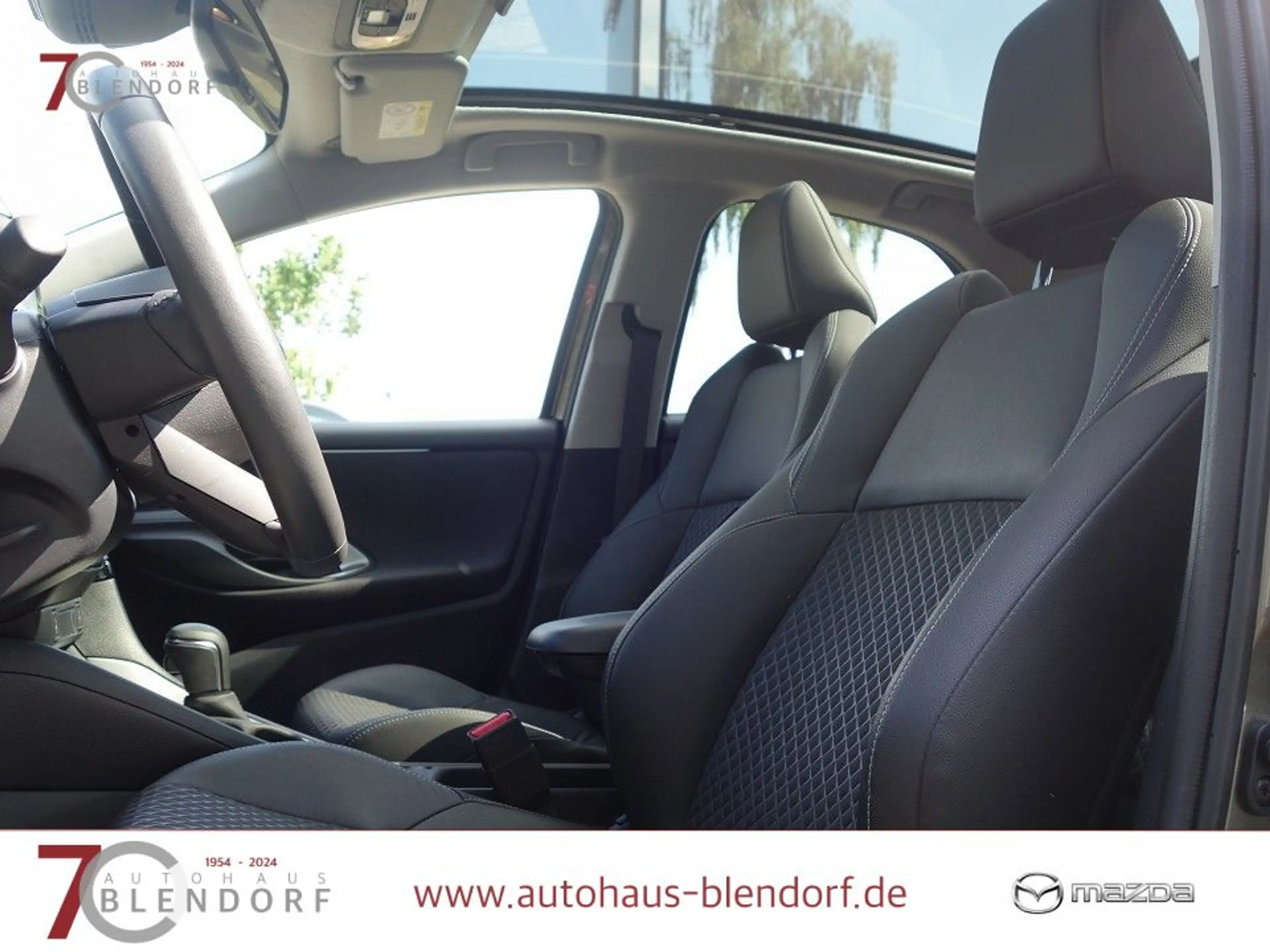 Mazda 2 Hybrid Select Panoramadach|LED|Kamera — photo 14