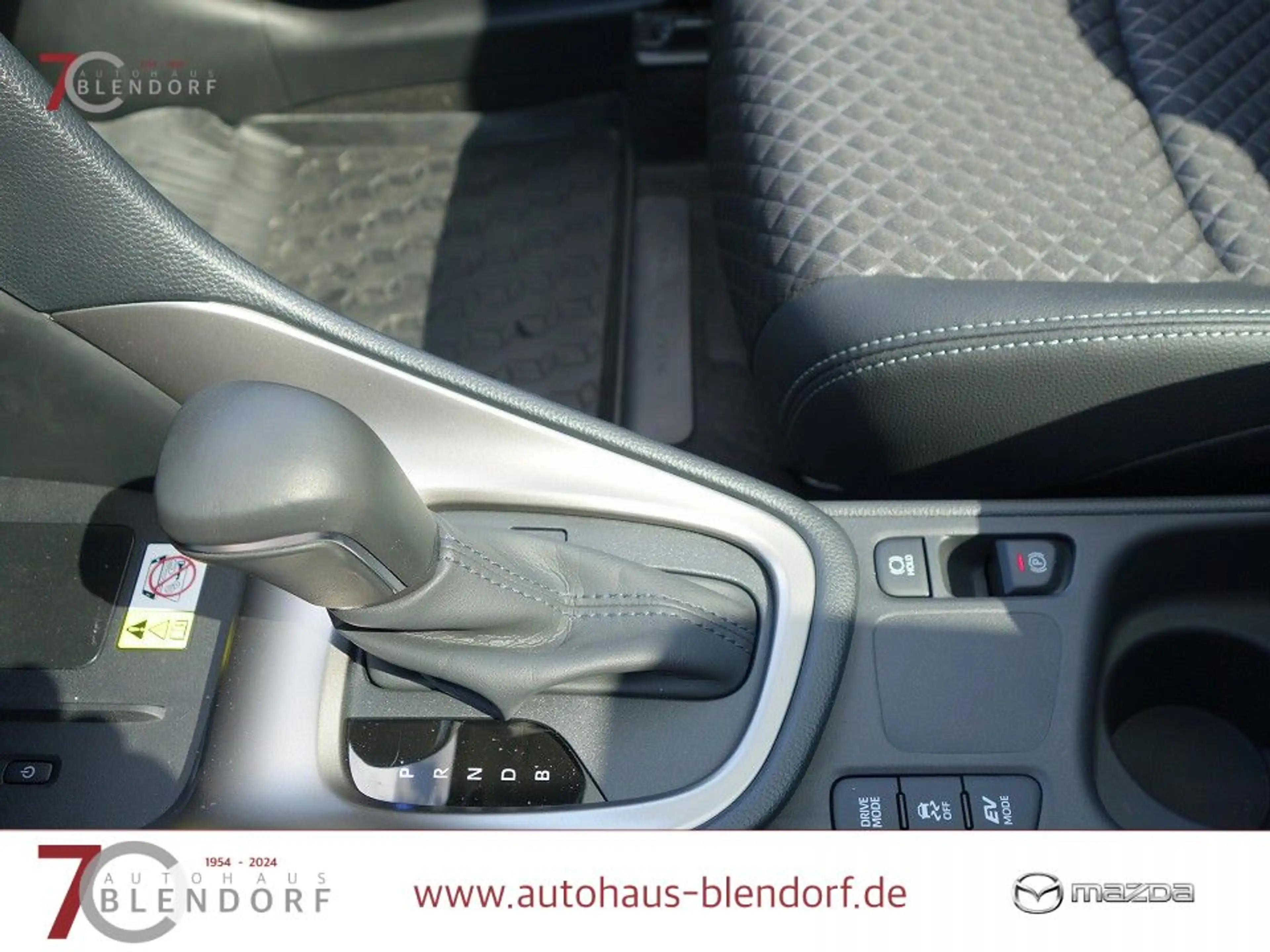 Mazda 2 Hybrid Select Panoramadach|LED|Kamera — photo 13