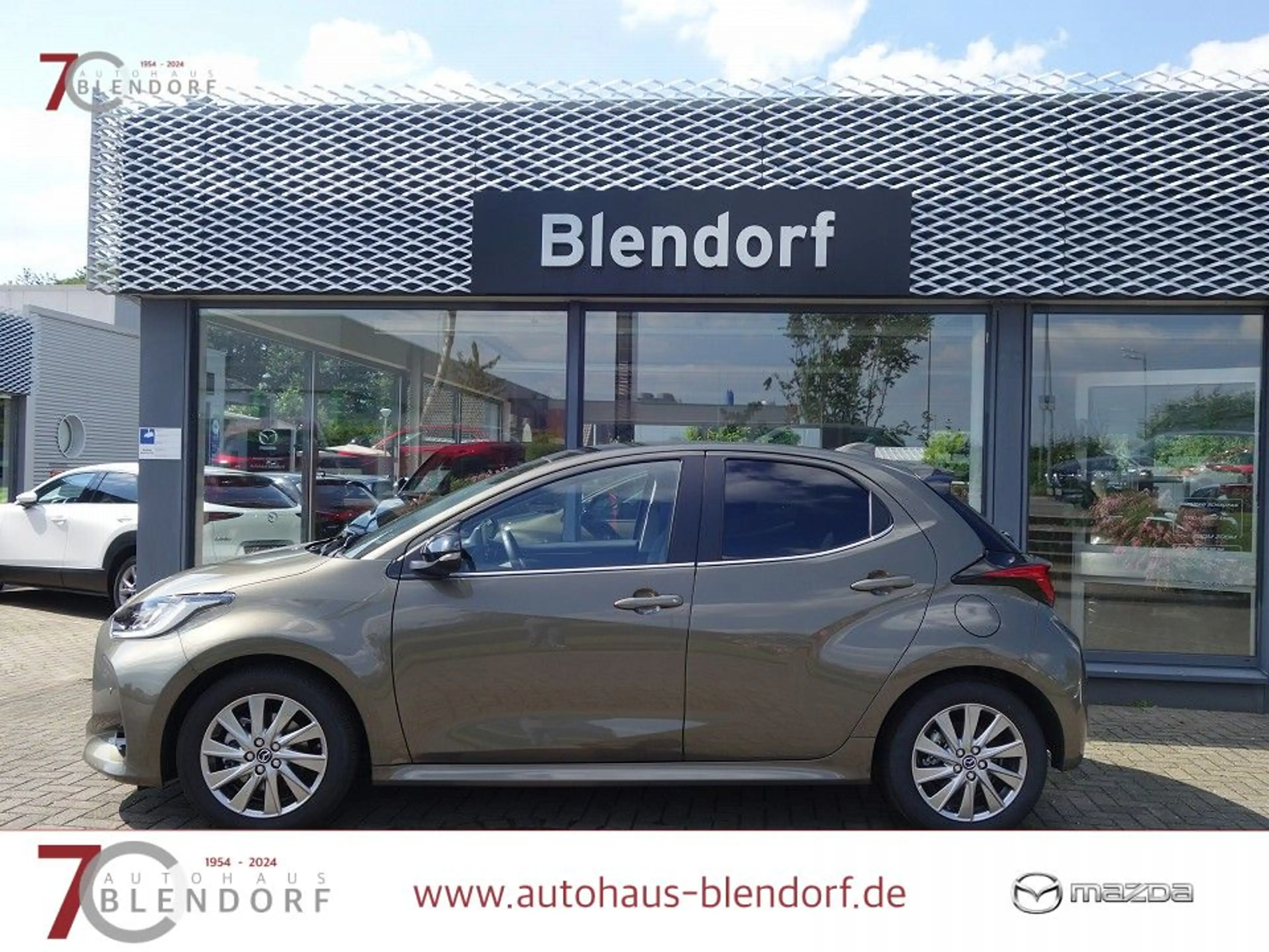 Mazda 2 Hybrid Select Panoramadach|LED|Kamera — photo 3