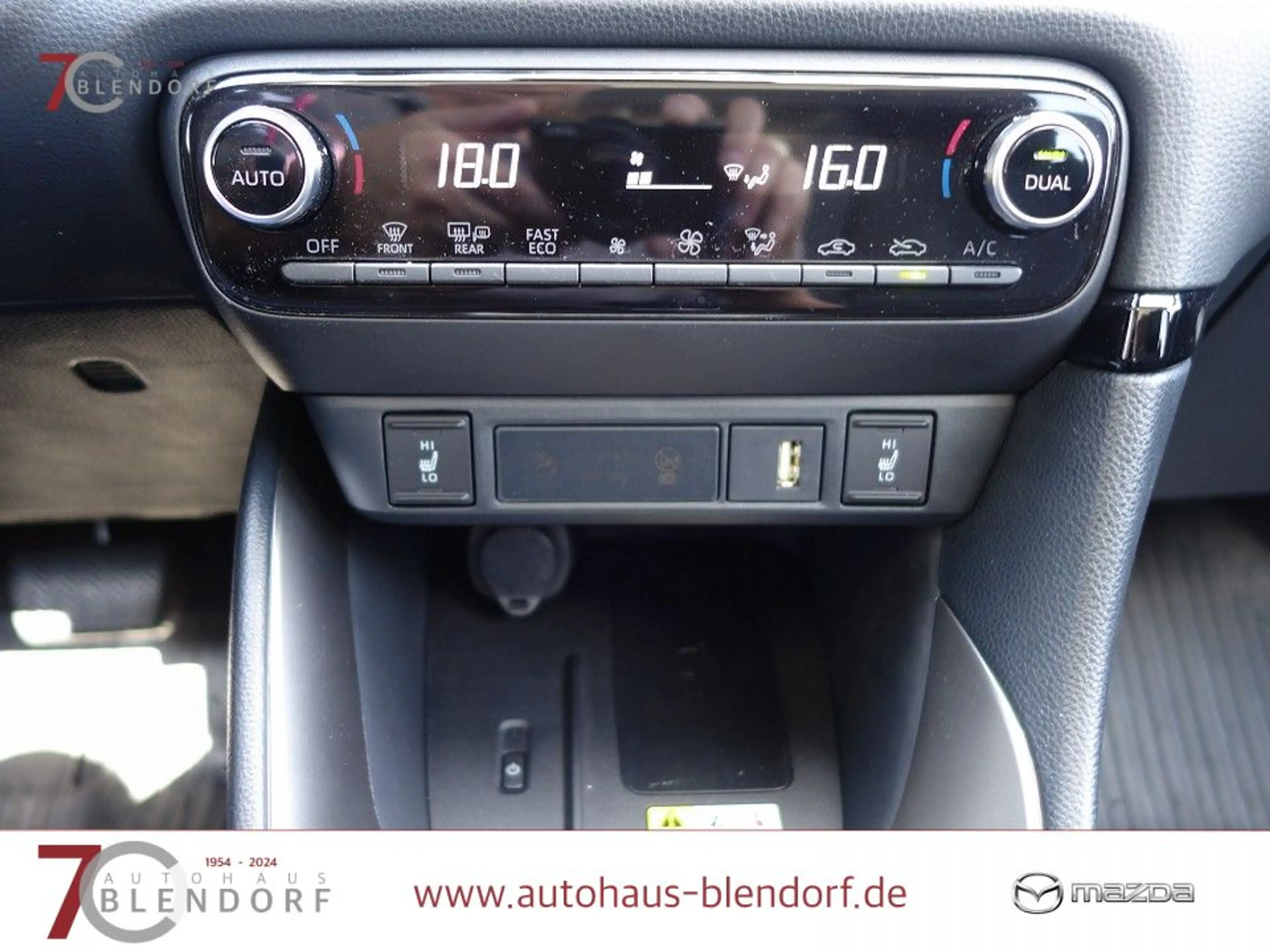 Mazda 2 Hybrid Select Panoramadach|LED|Kamera — photo 12