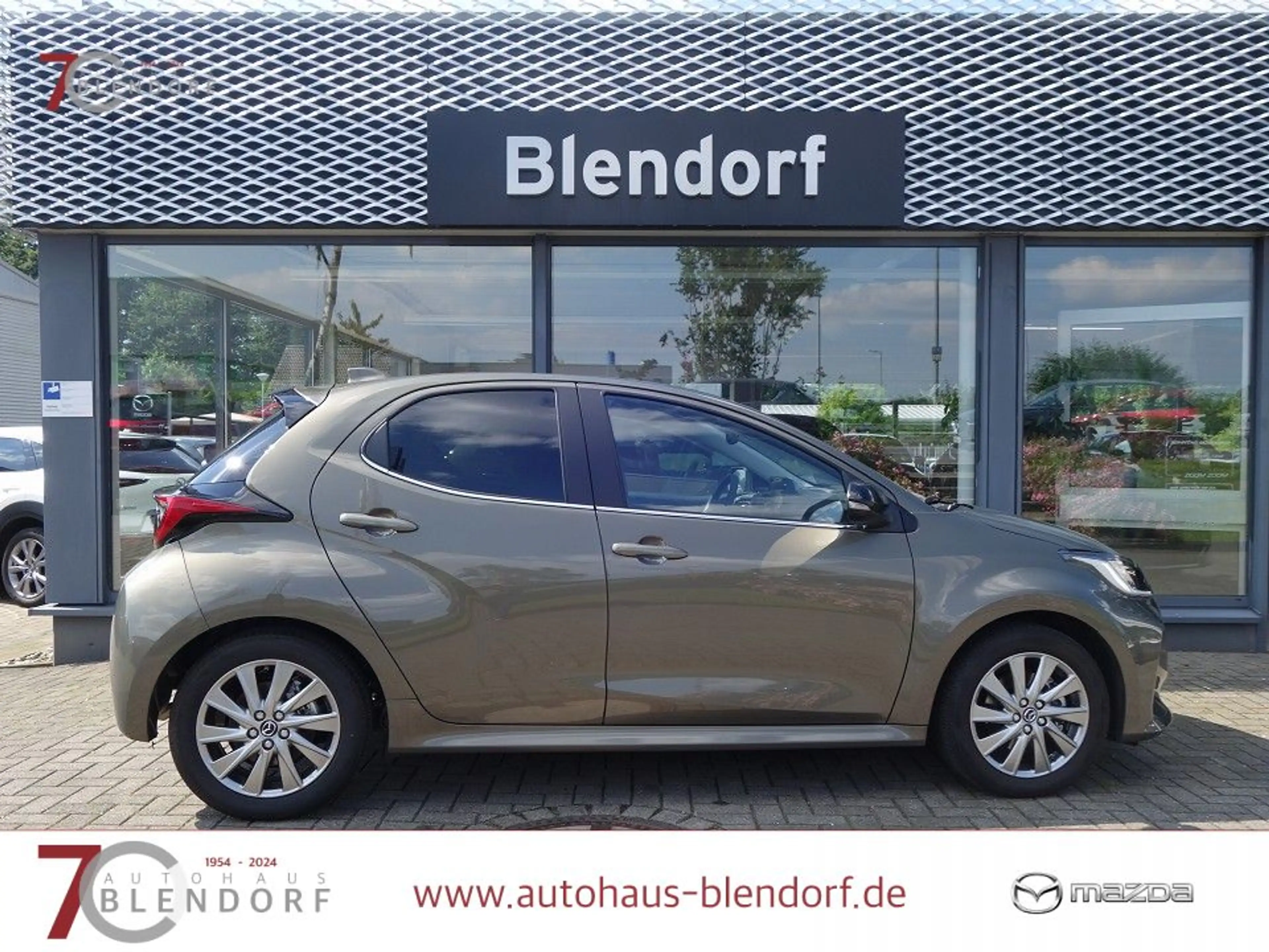 Mazda 2 Hybrid Select Panoramadach|LED|Kamera — photo 6
