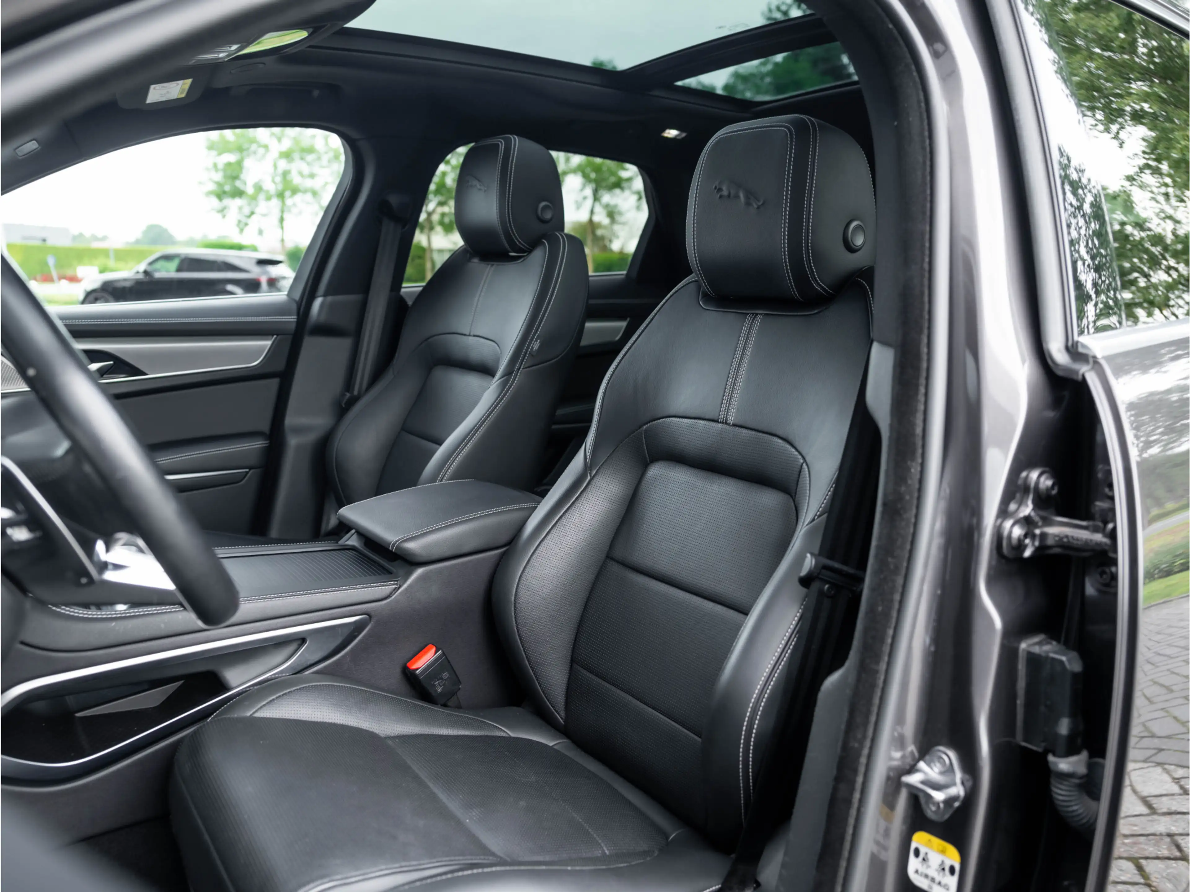 Jaguar F-Pace 2.0 P400e PHEV R-Dynamic S | Panoramisch schuif-/k — photo 4