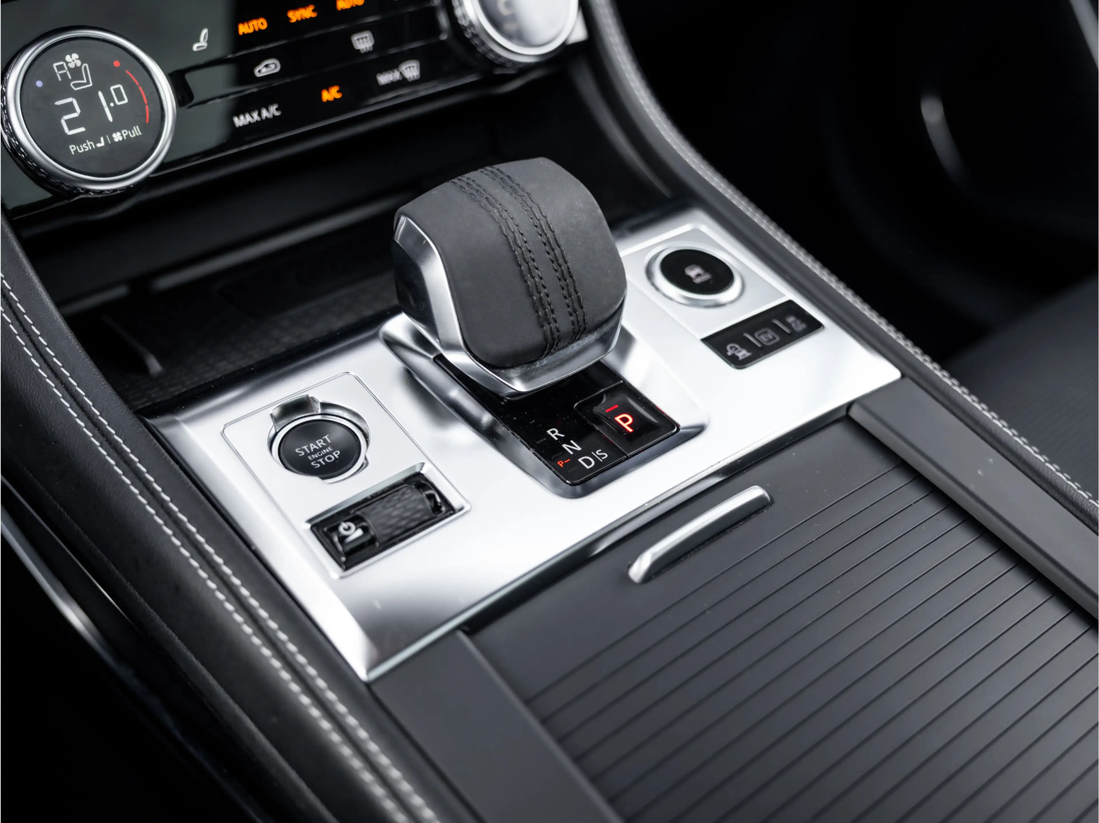 Jaguar F-Pace 2.0 P400e PHEV R-Dynamic S | Panoramisch schuif-/k — photo 39