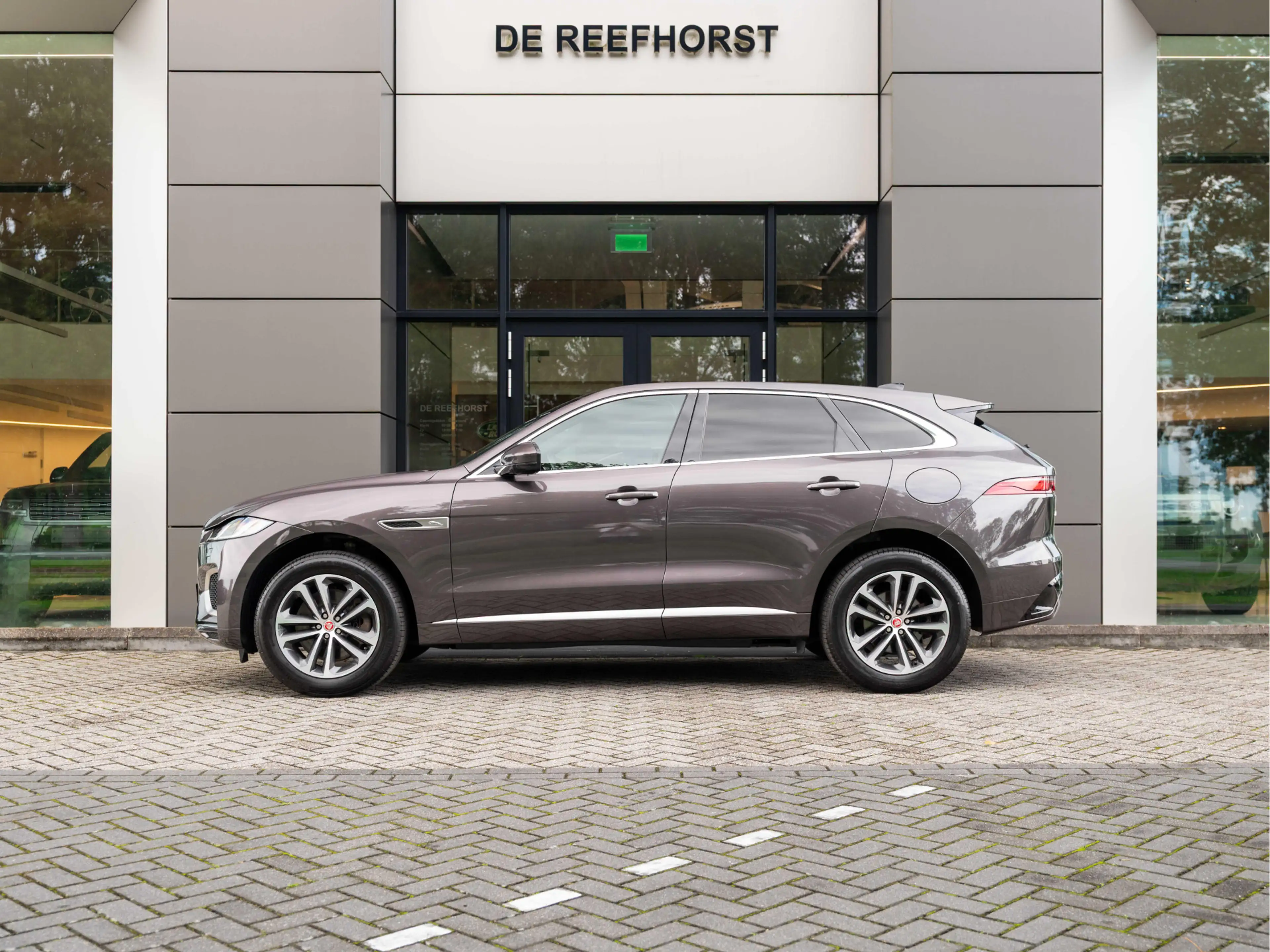 Jaguar F-Pace 2.0 P400e PHEV R-Dynamic S | Panoramisch schuif-/k — photo 8