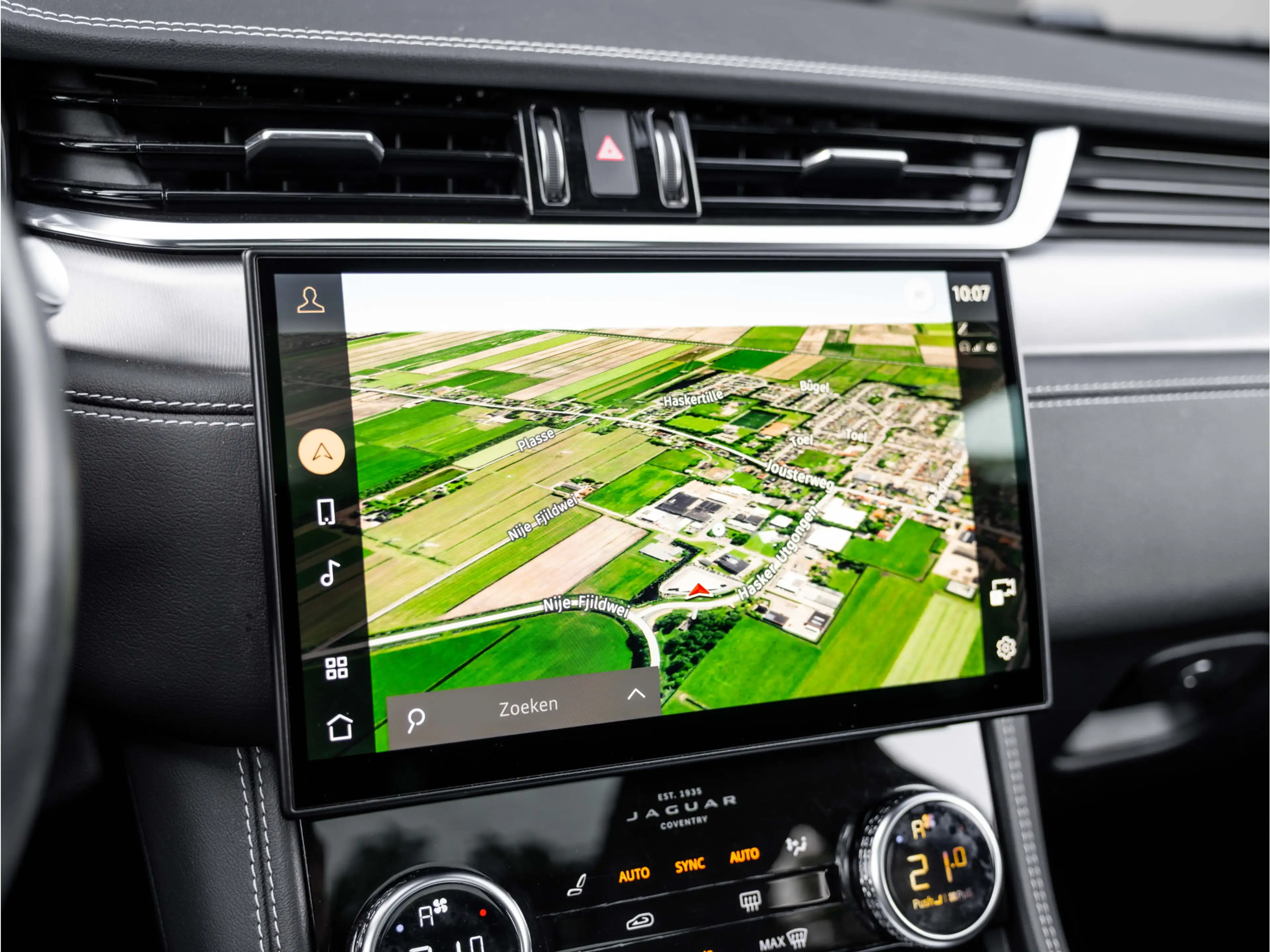 Jaguar F-Pace 2.0 P400e PHEV R-Dynamic S | Panoramisch schuif-/k — photo 15