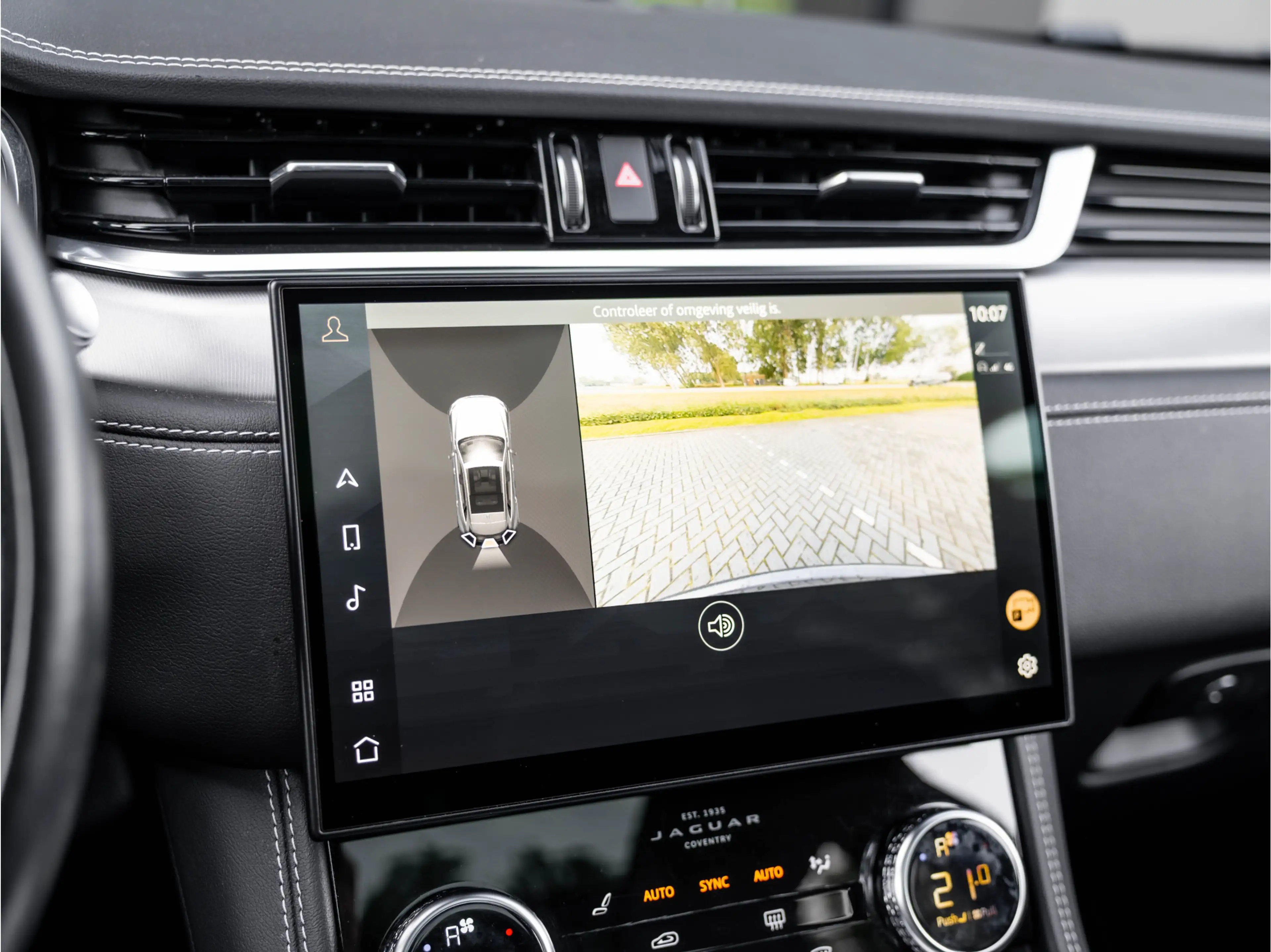 Jaguar F-Pace 2.0 P400e PHEV R-Dynamic S | Panoramisch schuif-/k — photo 14