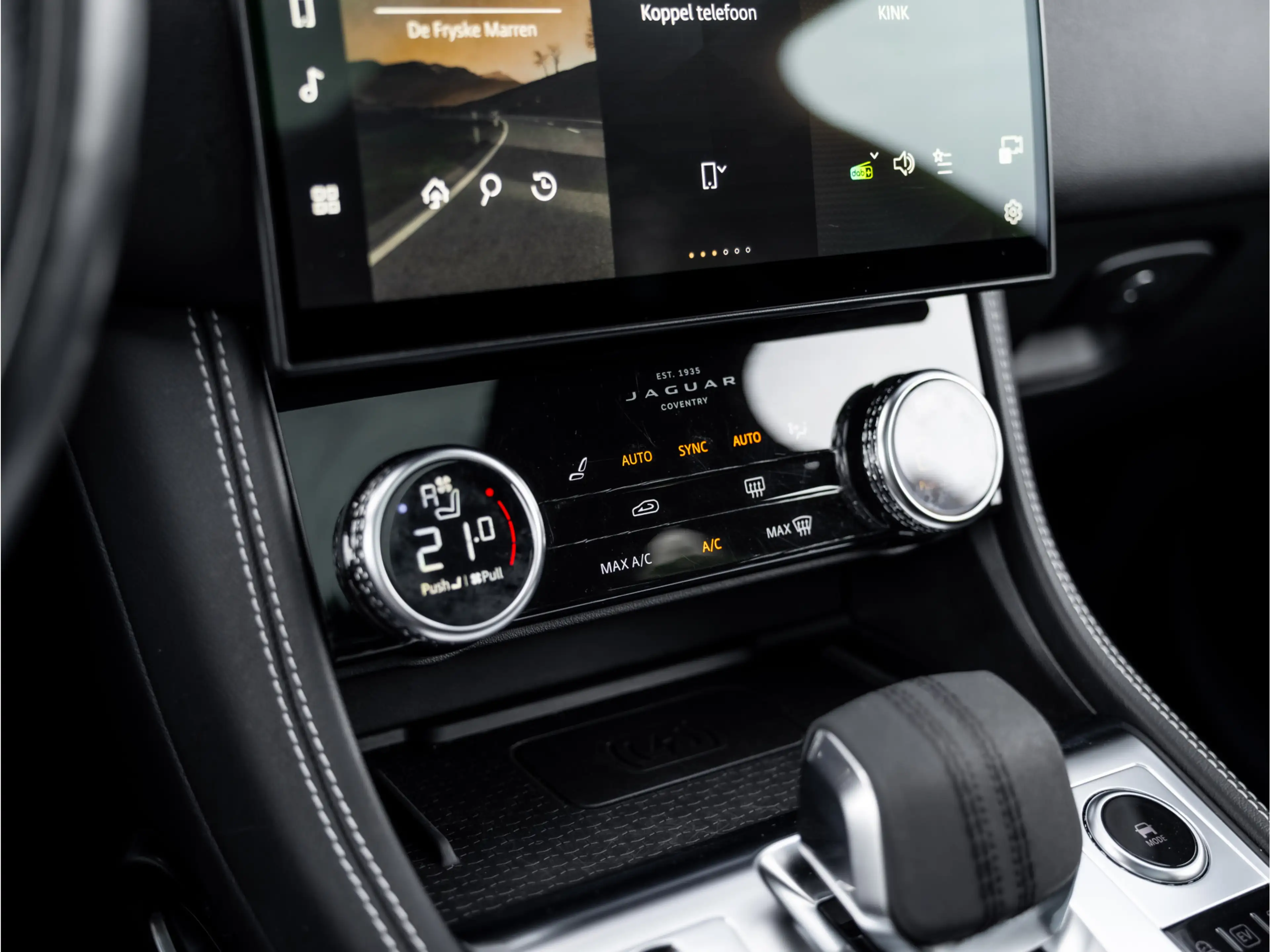 Jaguar F-Pace 2.0 P400e PHEV R-Dynamic S | Panoramisch schuif-/k — photo 37