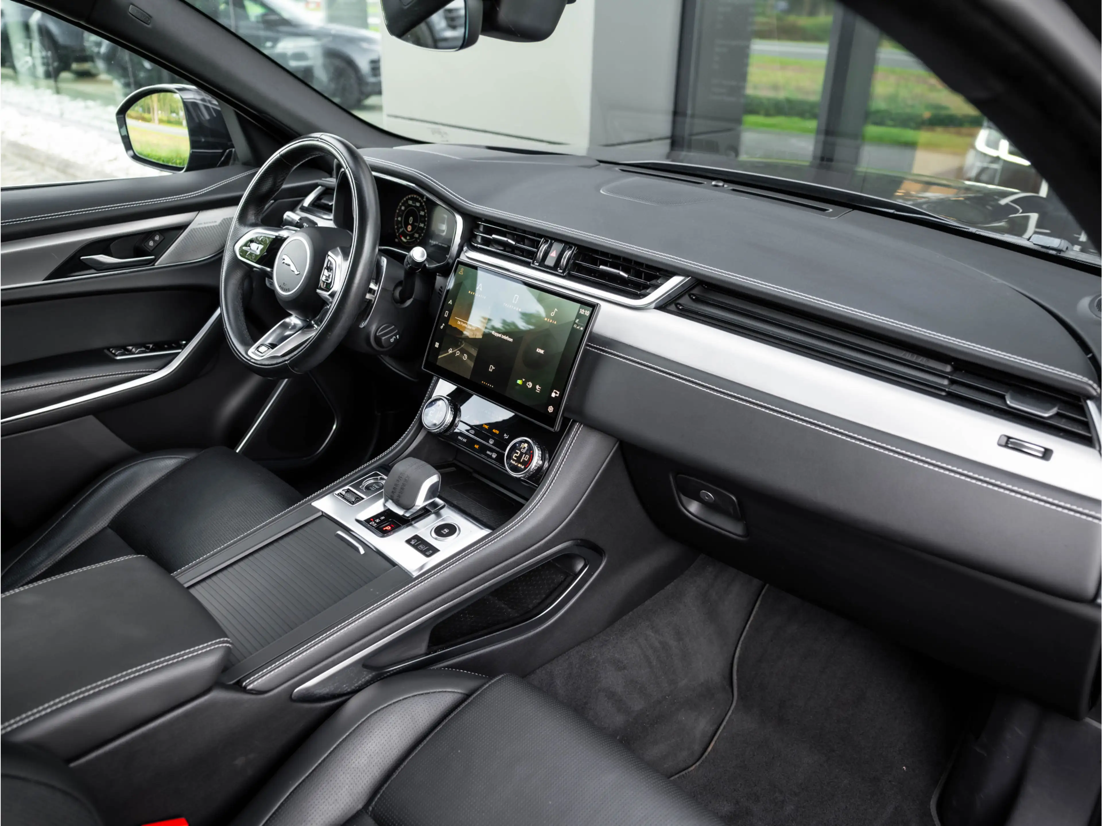 Jaguar F-Pace 2.0 P400e PHEV R-Dynamic S | Panoramisch schuif-/k — photo 47