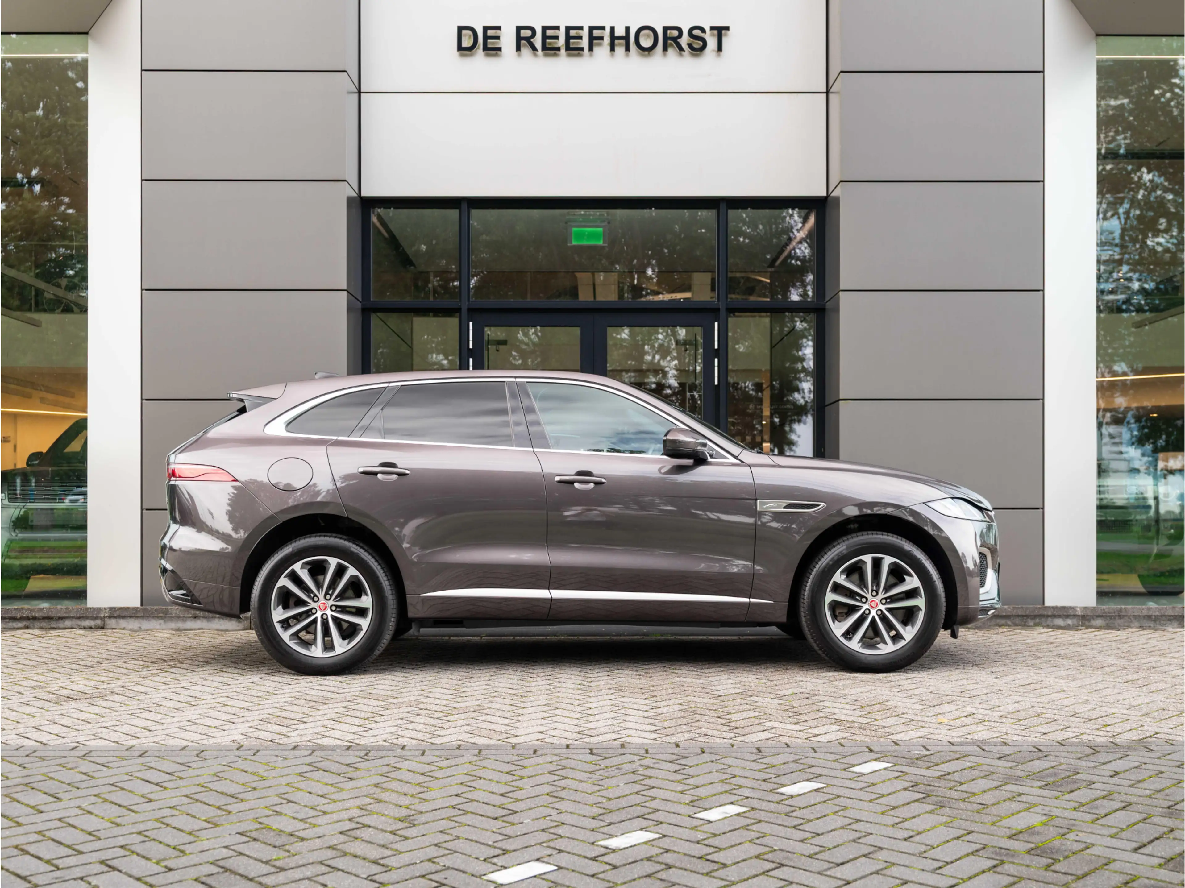 Jaguar F-Pace 2.0 P400e PHEV R-Dynamic S | Panoramisch schuif-/k — photo 9