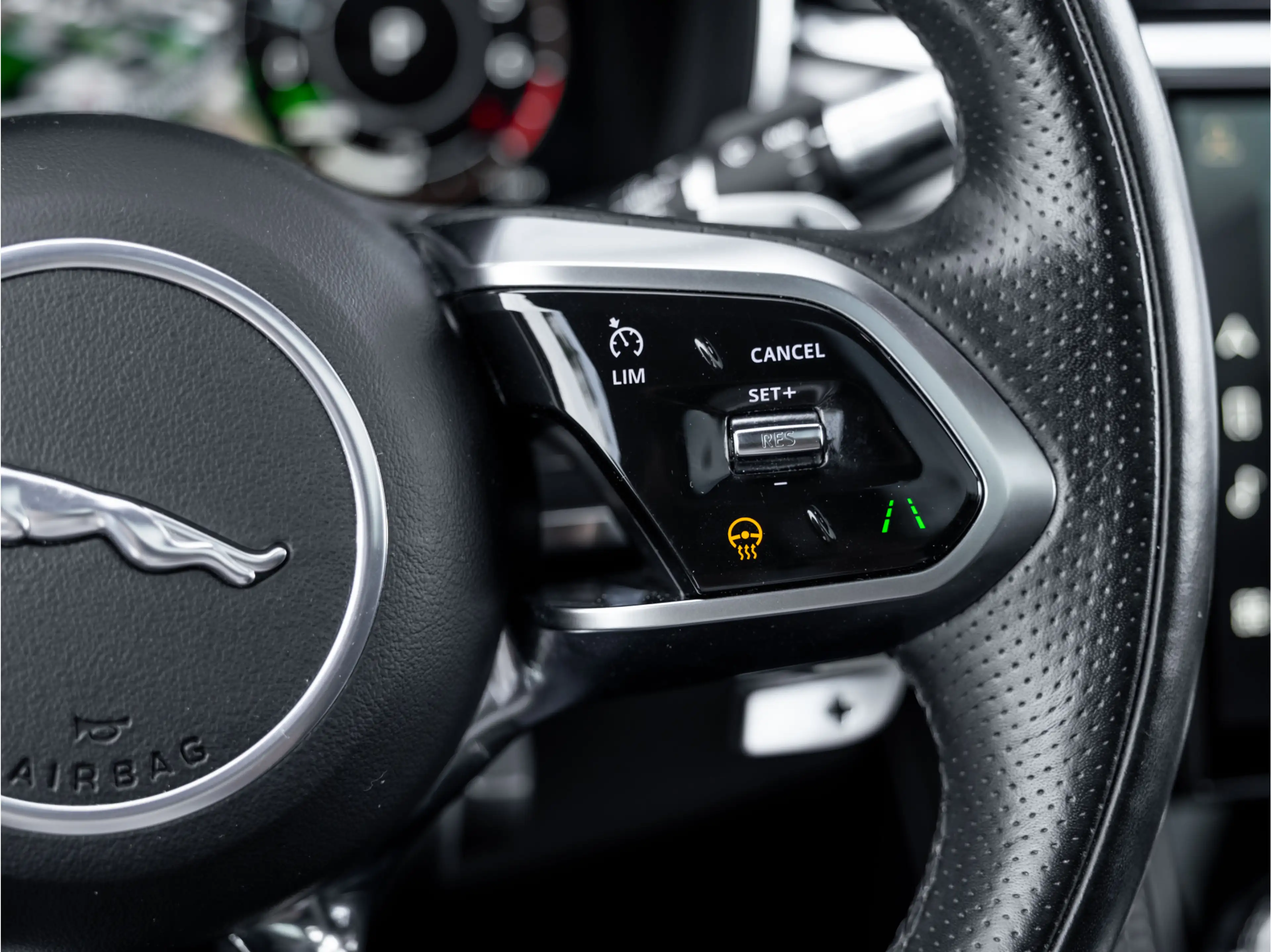 Jaguar F-Pace 2.0 P400e PHEV R-Dynamic S | Panoramisch schuif-/k — photo 34