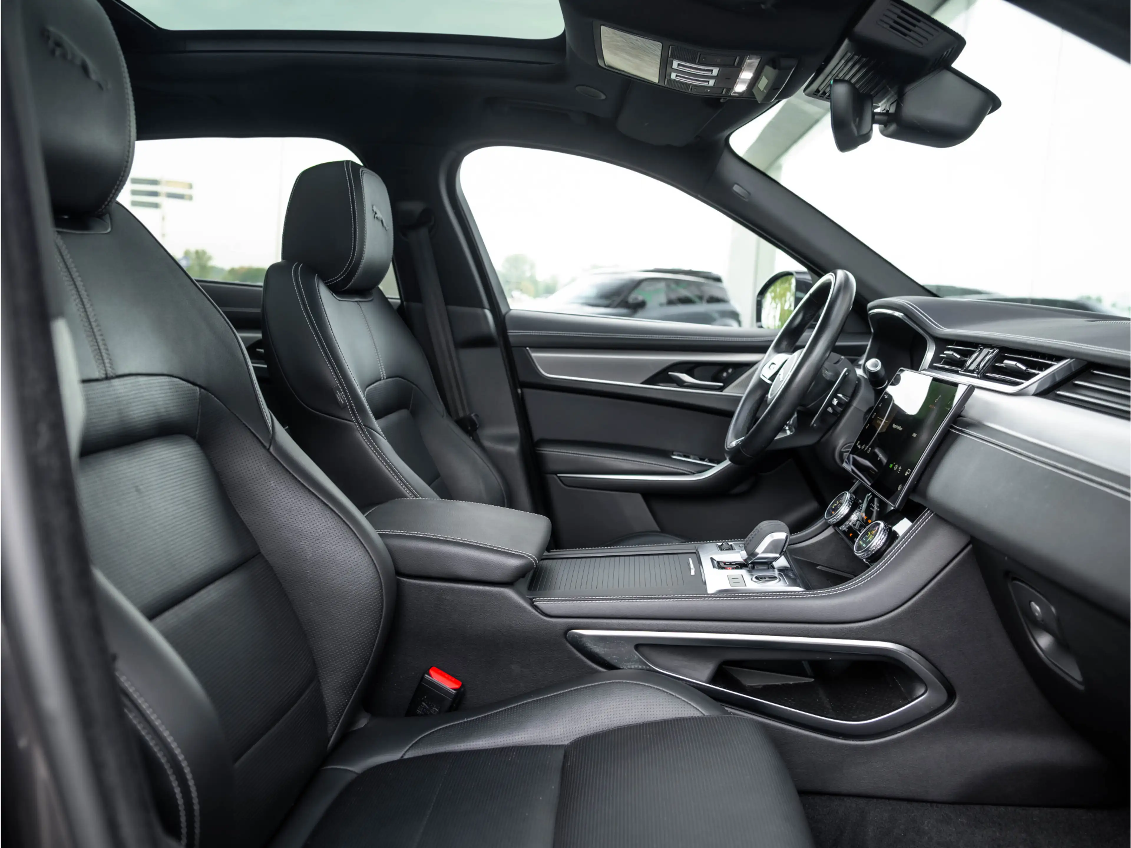 Jaguar F-Pace 2.0 P400e PHEV R-Dynamic S | Panoramisch schuif-/k — photo 48