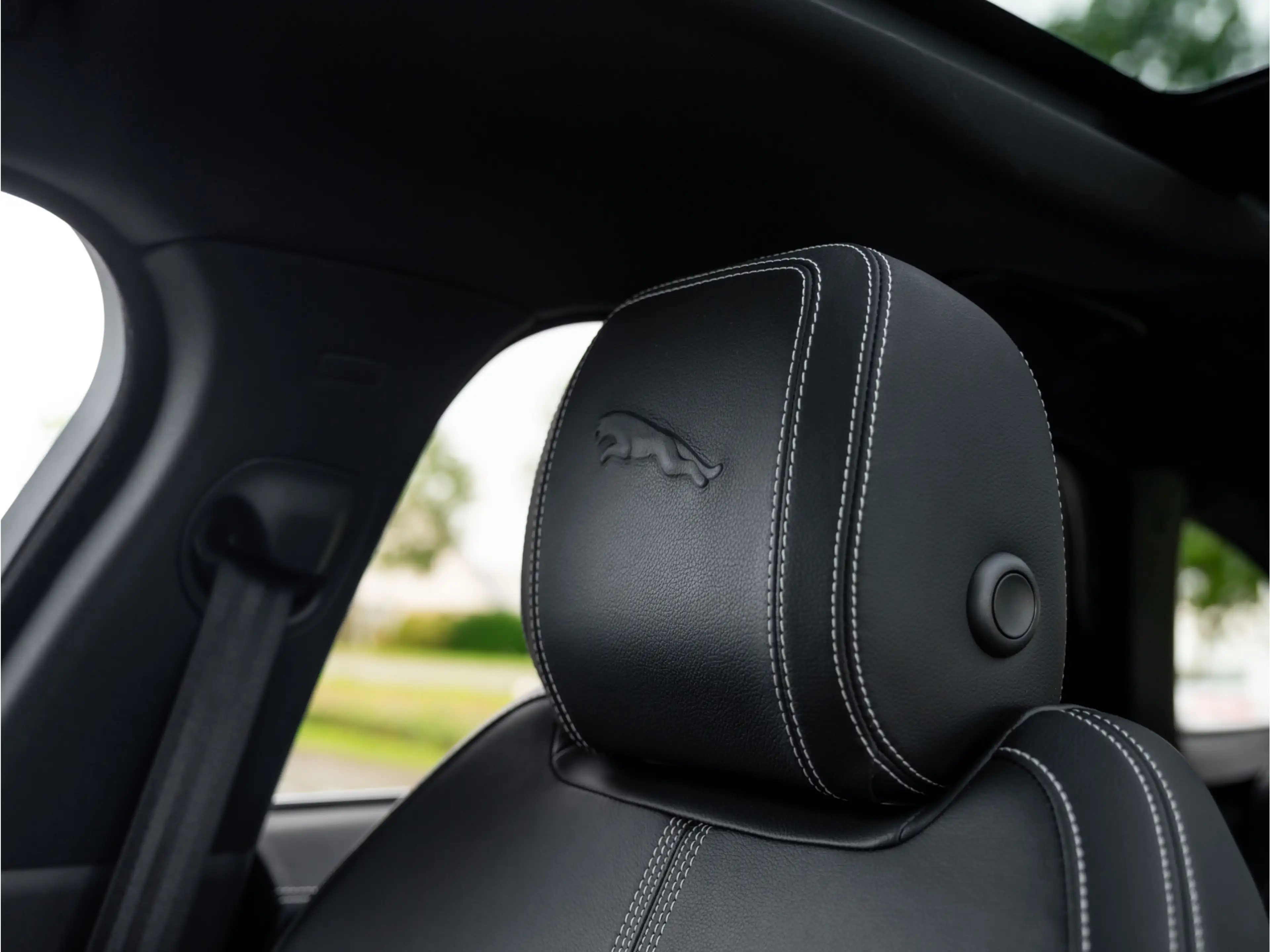 Jaguar F-Pace 2.0 P400e PHEV R-Dynamic S | Panoramisch schuif-/k — photo 45