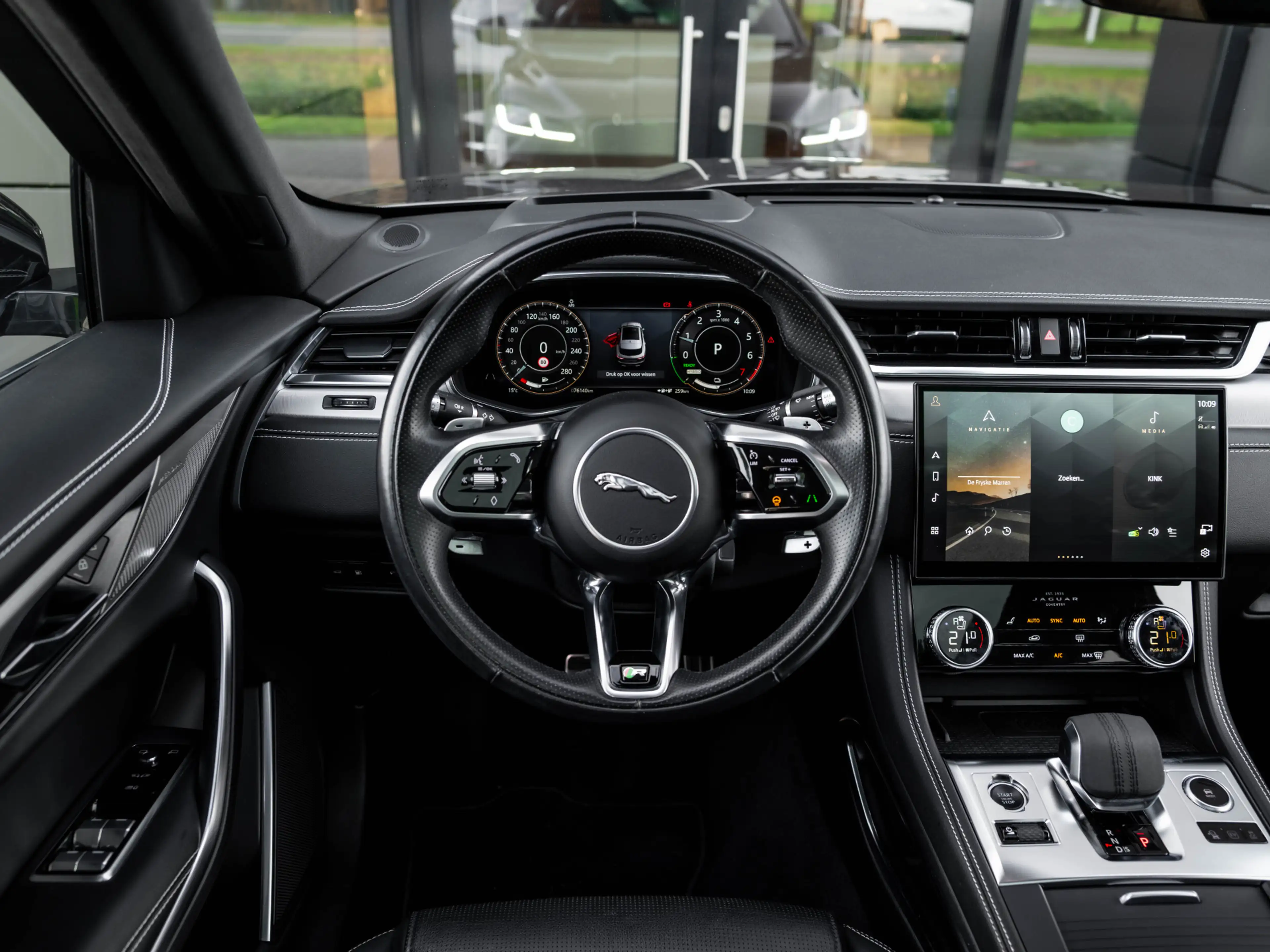Jaguar F-Pace 2.0 P400e PHEV R-Dynamic S | Panoramisch schuif-/k — photo 11