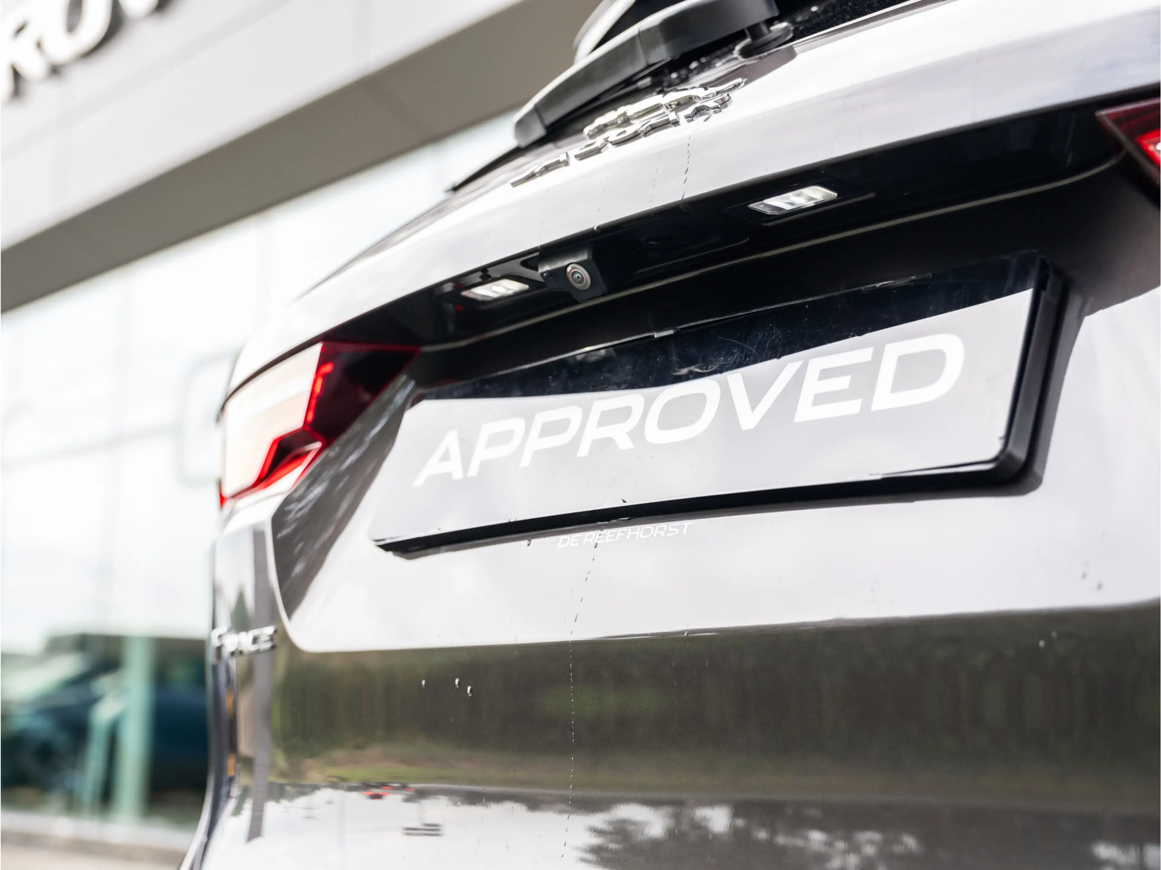 Jaguar F-Pace 2.0 P400e PHEV R-Dynamic S | Panoramisch schuif-/k — photo 27