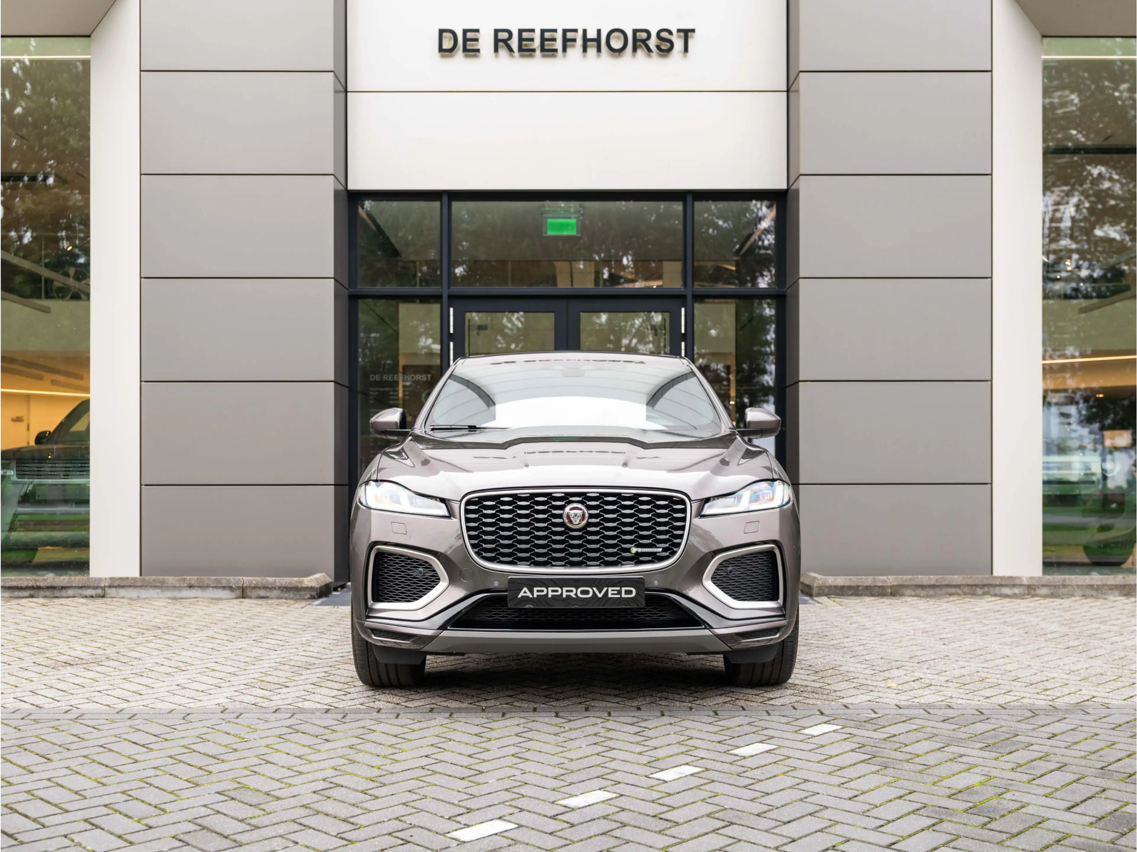 Jaguar F-Pace 2.0 P400e PHEV R-Dynamic S | Panoramisch schuif-/k — photo 6