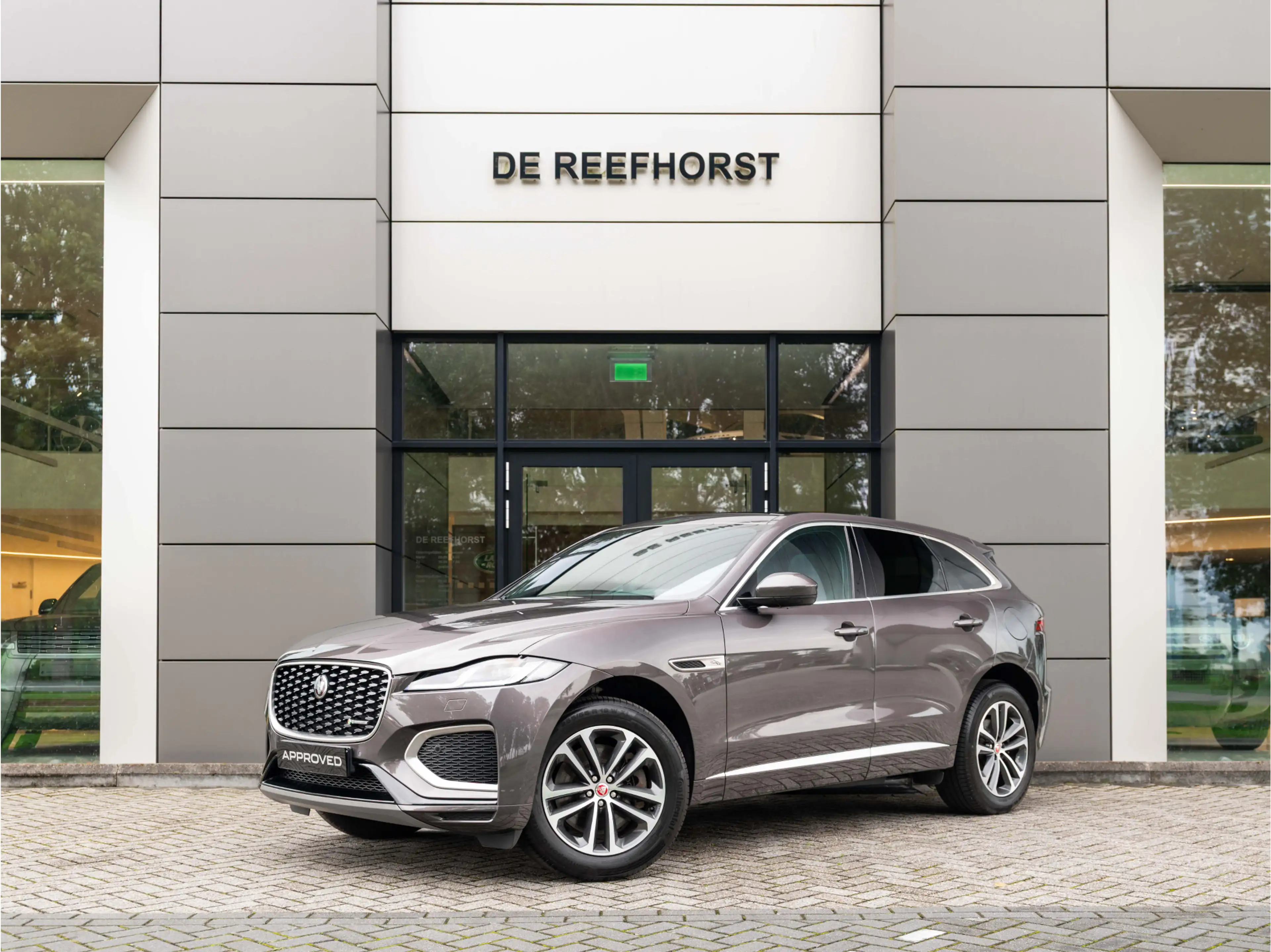 Jaguar F-Pace 2.0 P400e PHEV R-Dynamic S | Panoramisch schuif-/k