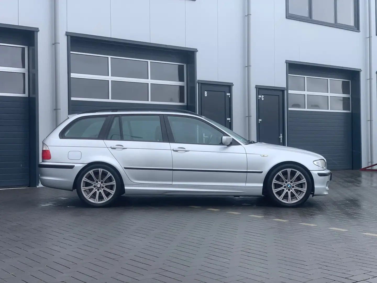 BMW 330 i Special Exec. Grey - 2