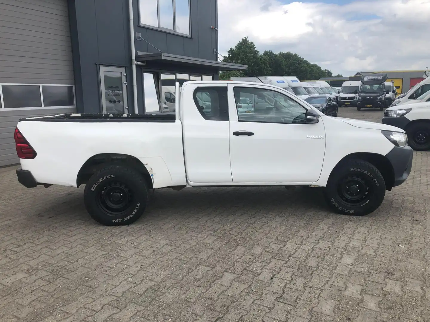 Toyota Hilux 2.4 D-4D-F Xtra Cab 4x4 AIRCO Weiß - 2