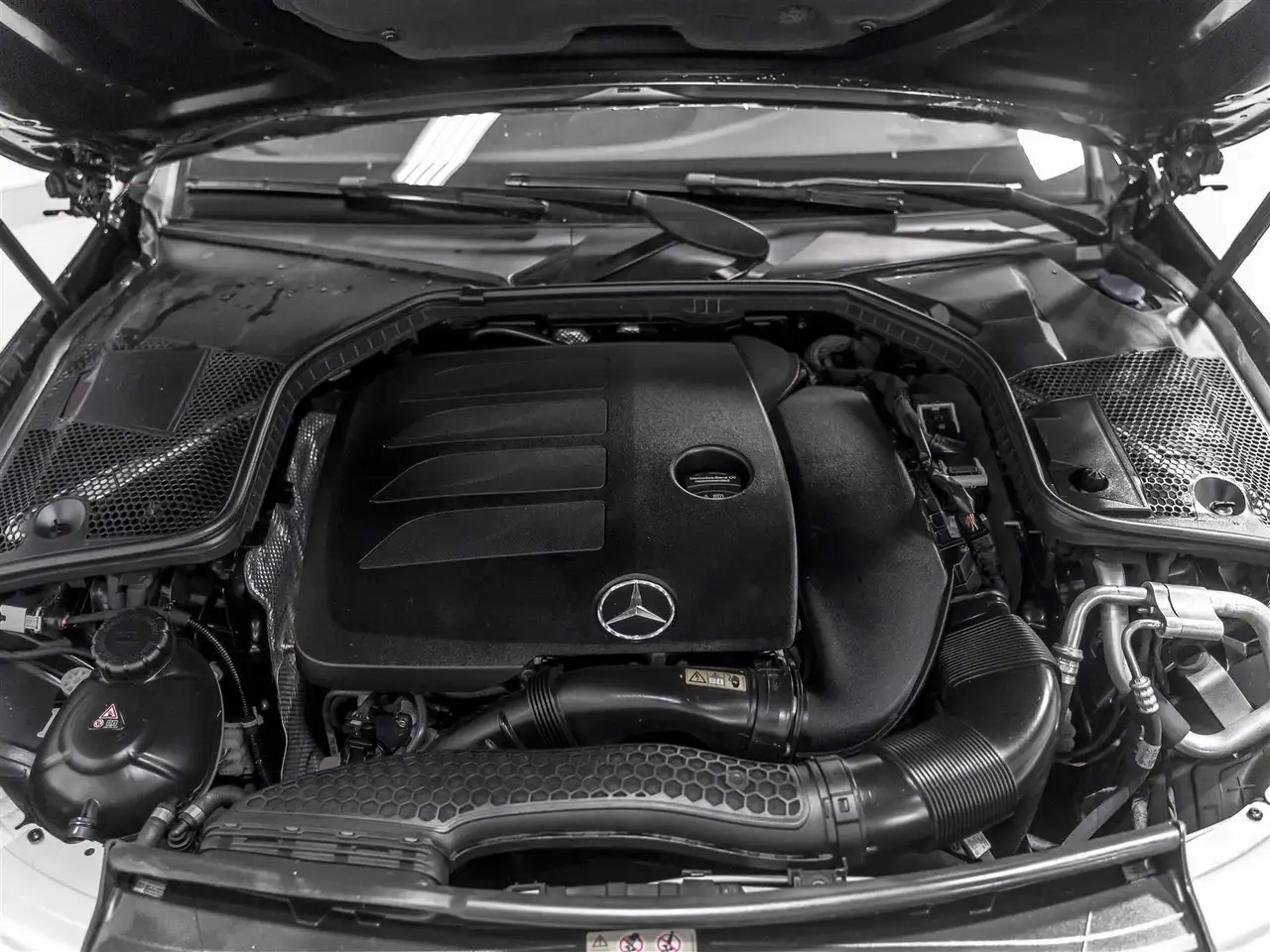 Mercedes-Benz C-Class снимка Mercedes-Benz C-Class