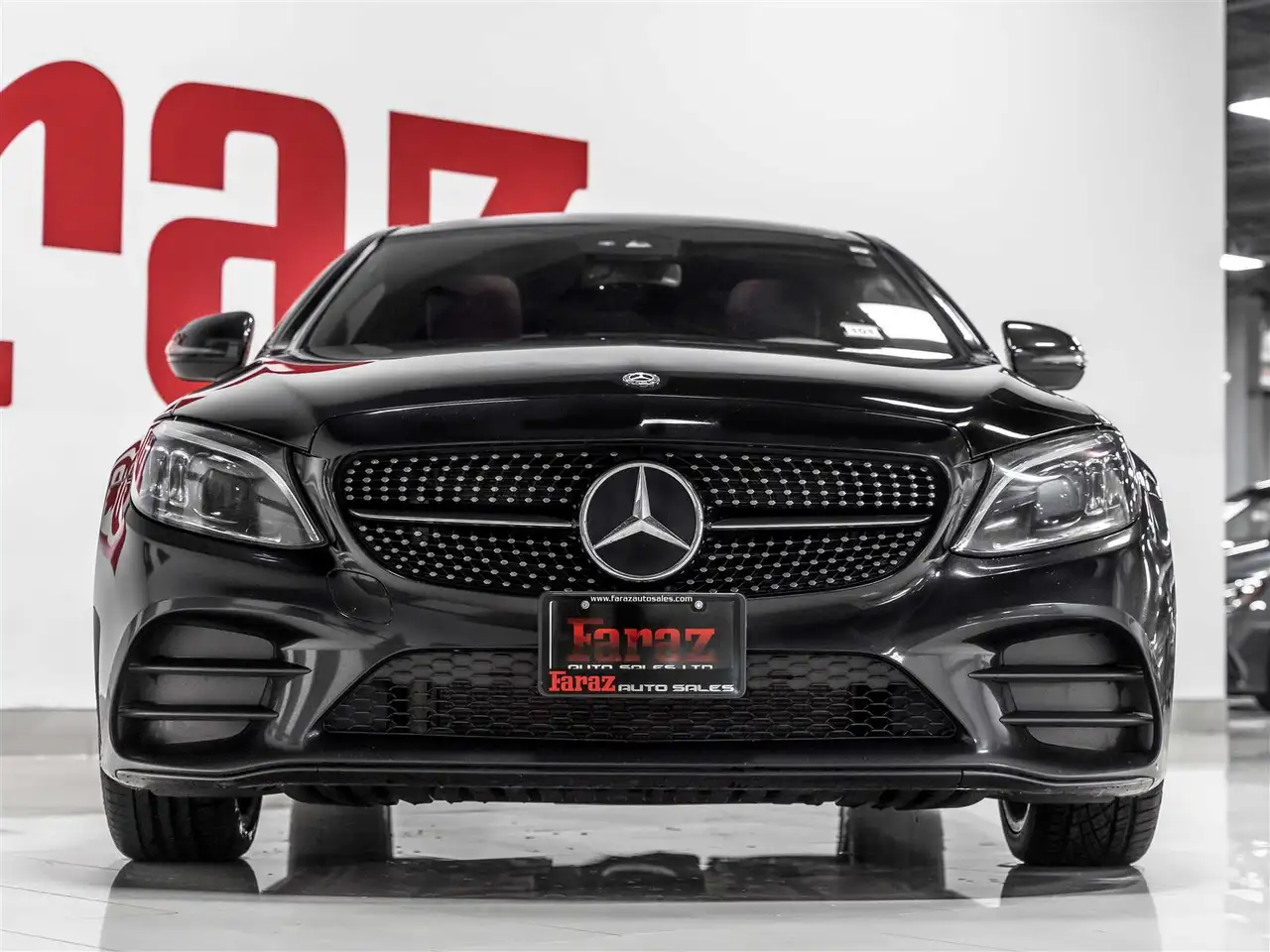 Mercedes-Benz C-Class снимка Mercedes-Benz C-Class