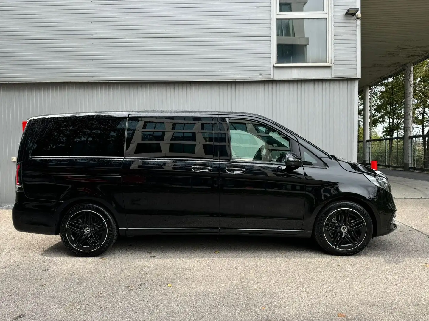 Mercedes-Benz V 300 V300d 4M AMG AIRM VIP-SEATS LONG PANO EXCLUSIVE Noir - 2