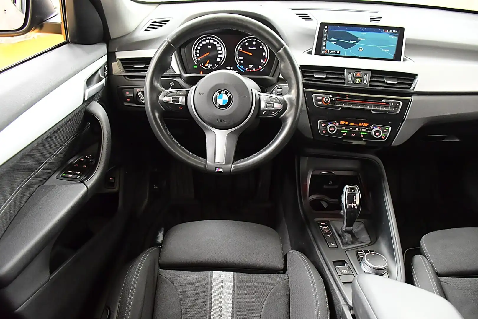 BMW X1 xDrive18d Advantage Aut. Schwarz - 2