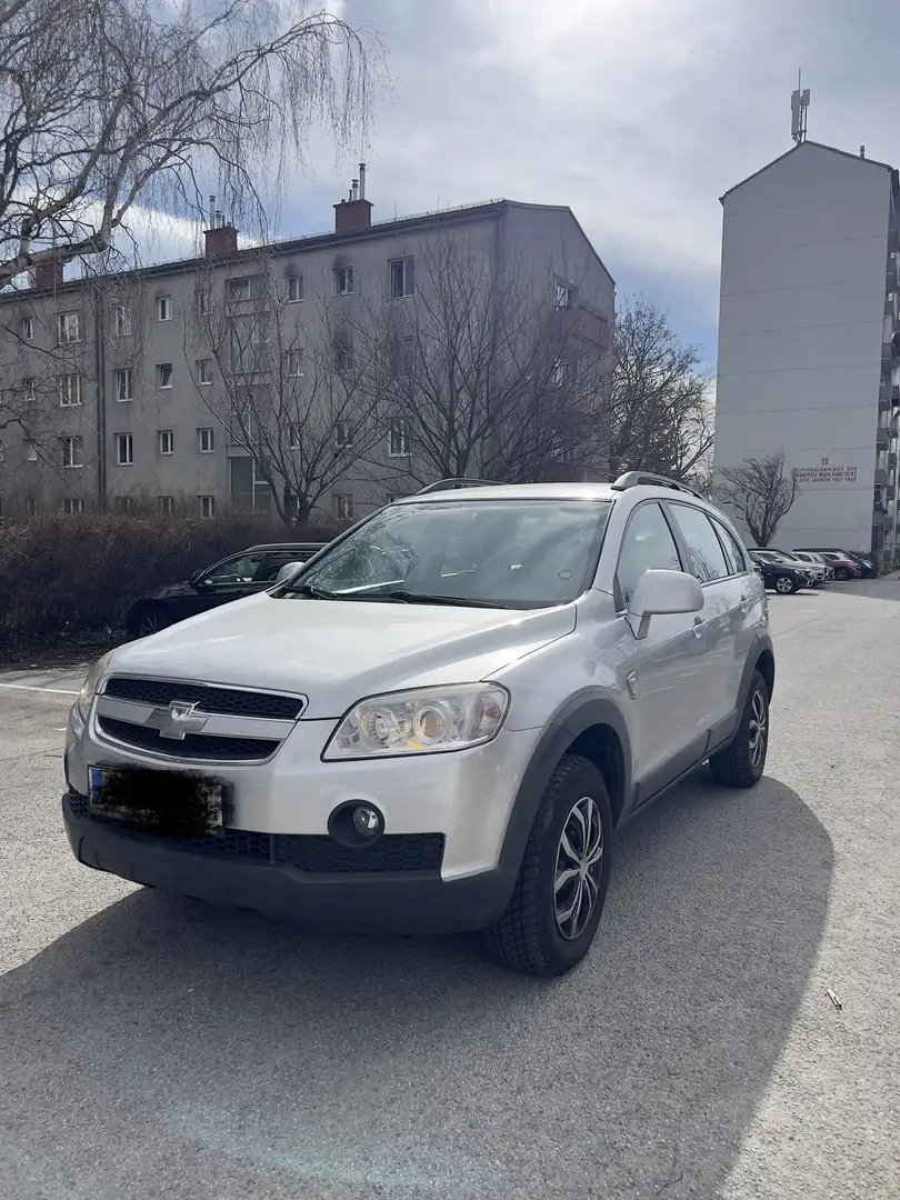 Chevrolet Captiva LS 2,4 2WD Silber - 2