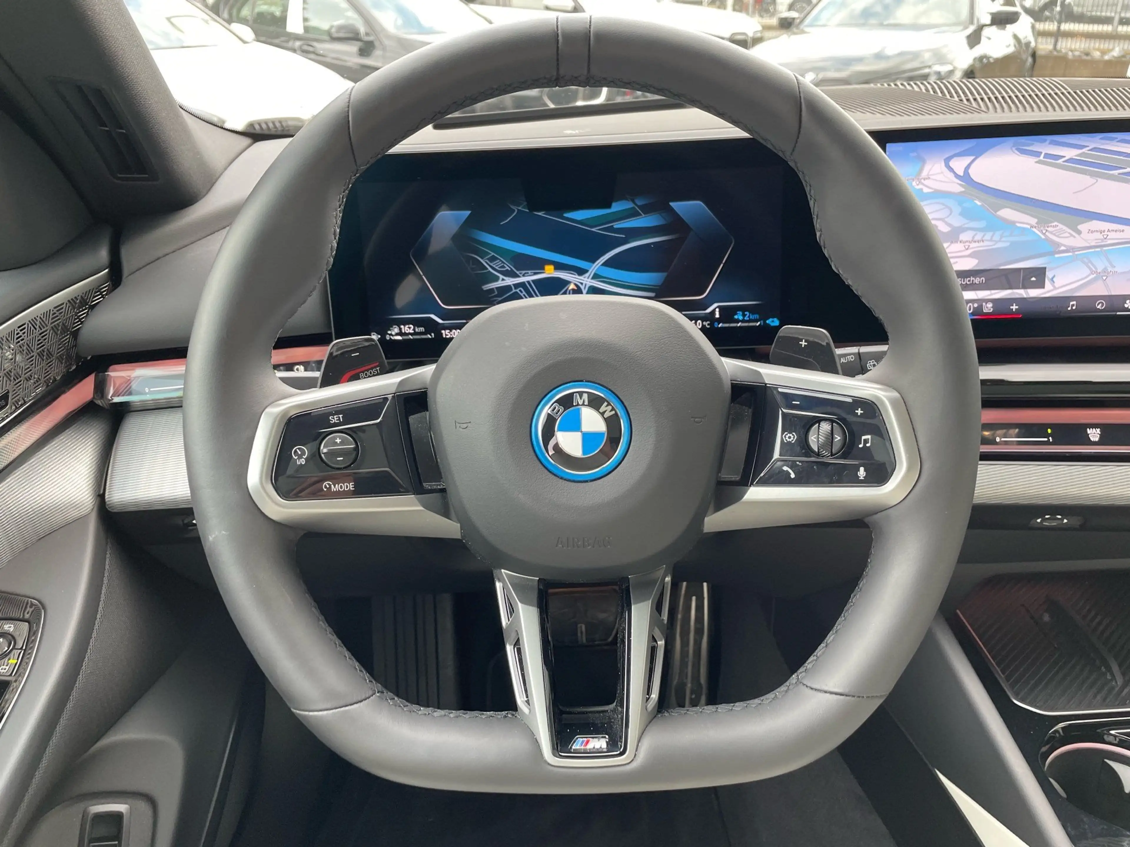 BMW 550 e xDrive M Sport || AHK Pano B&W HUD 360° — photo 13