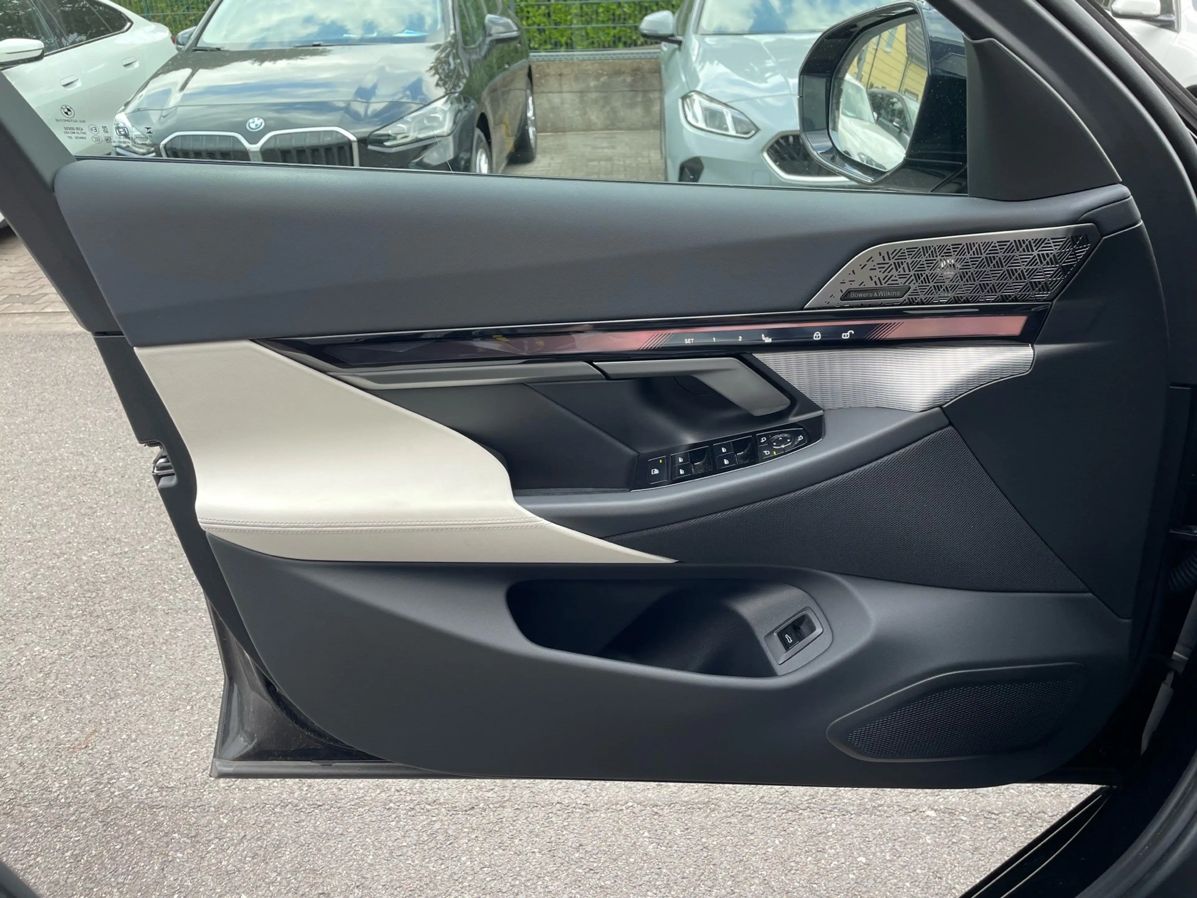 BMW 550 e xDrive M Sport || AHK Pano B&W HUD 360° — photo 7
