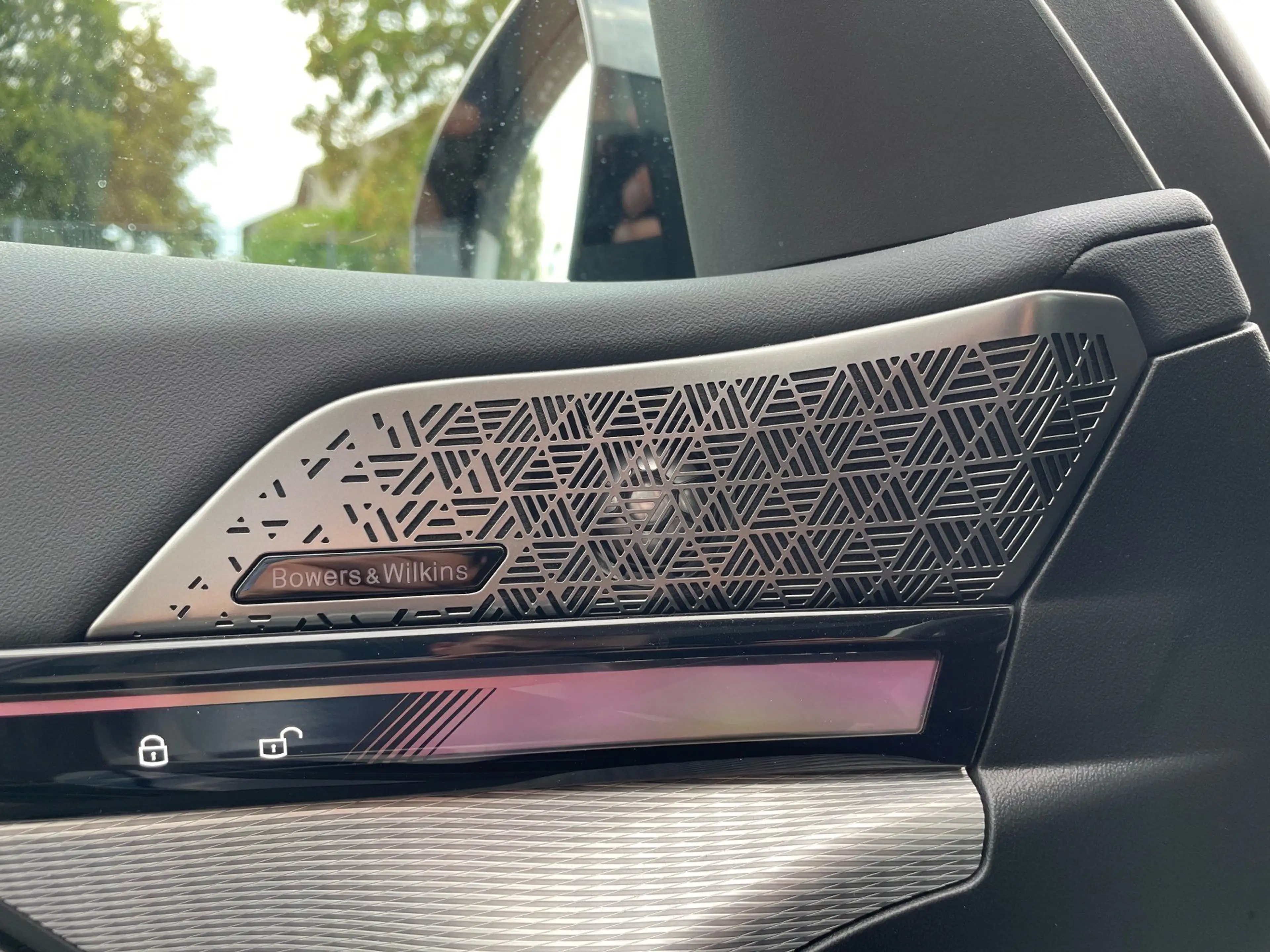 BMW 550 e xDrive M Sport || AHK Pano B&W HUD 360° — photo 9