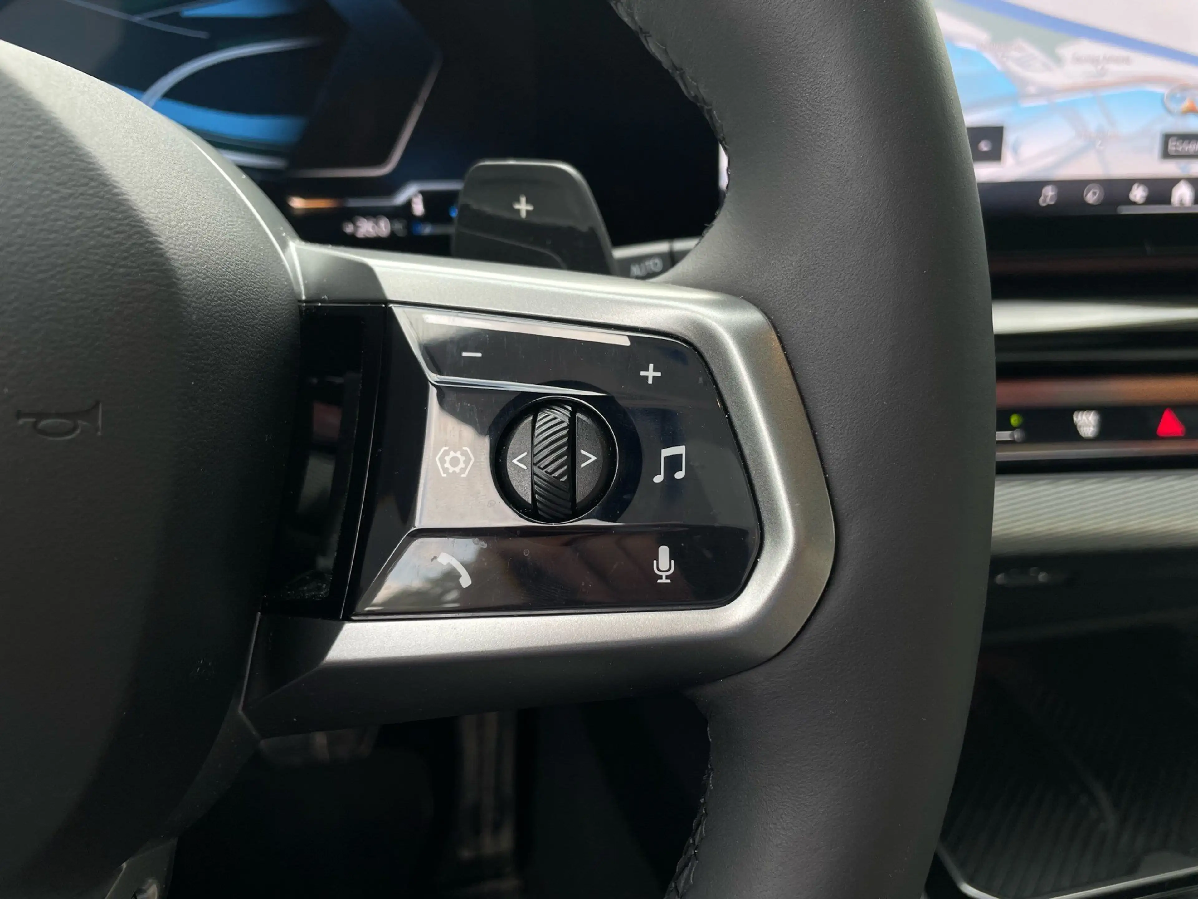 BMW 550 e xDrive M Sport || AHK Pano B&W HUD 360° — photo 15