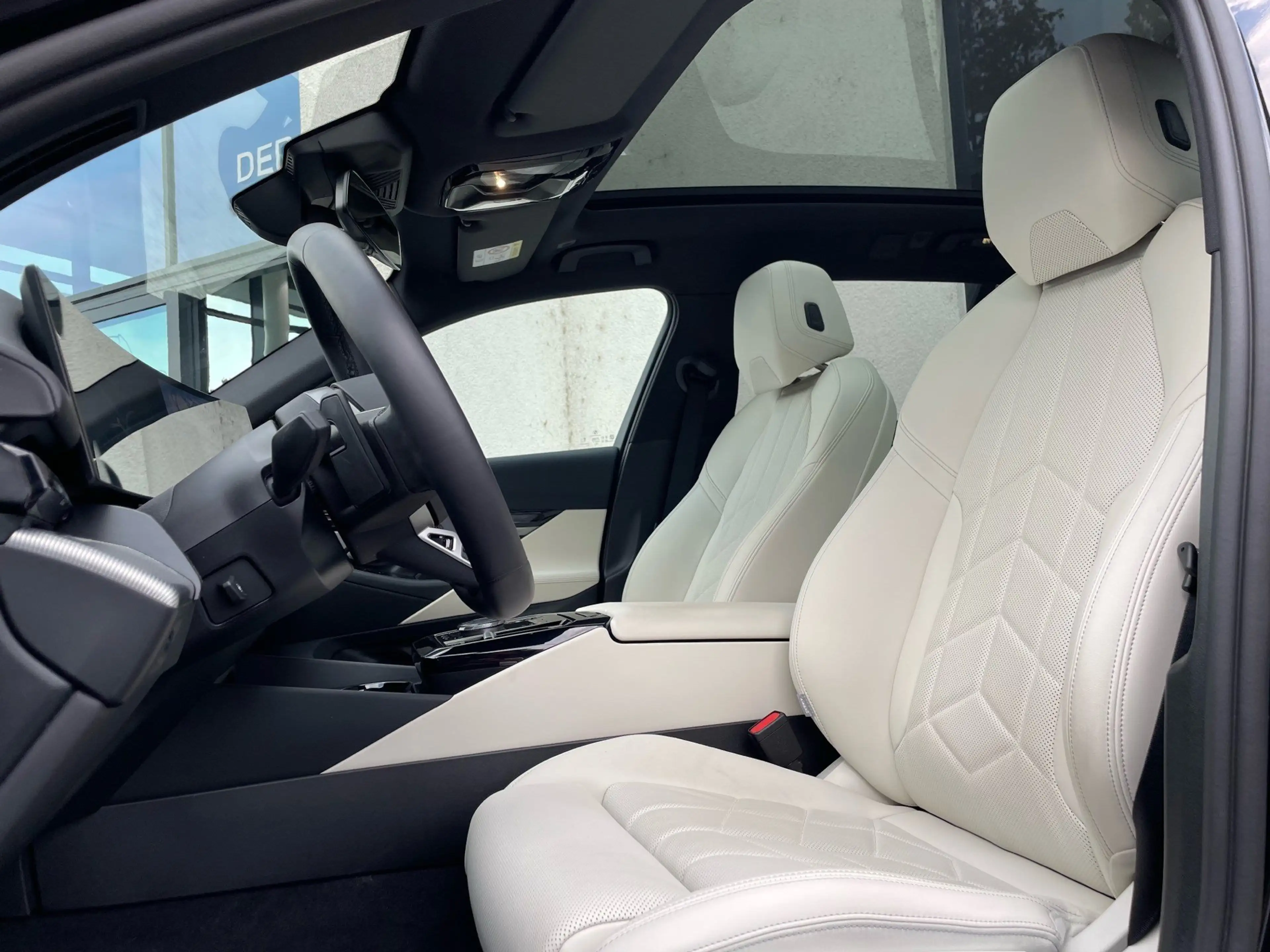 BMW 550 e xDrive M Sport || AHK Pano B&W HUD 360° — photo 10