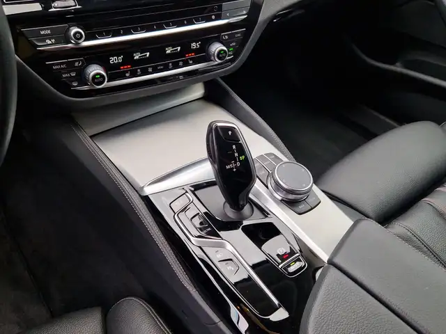 BMW 5 Series view 13