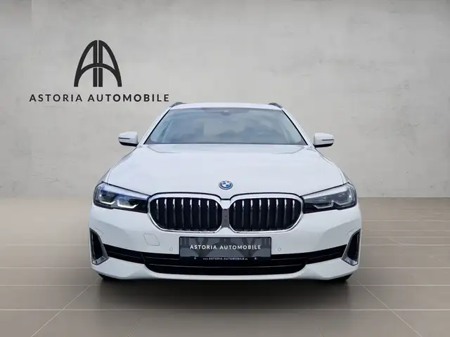 BMW 5 Series view 3