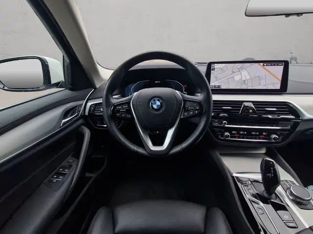 BMW 5 Series view 5