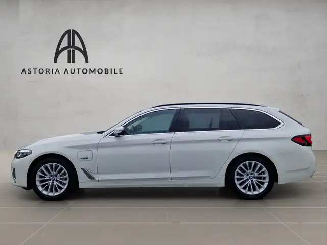 BMW 5 Series view 11