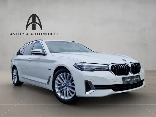 BMW 5 Series view 4