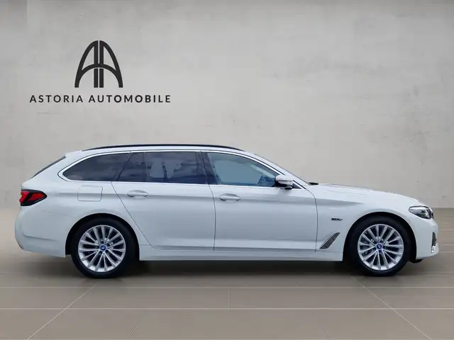 BMW 5 Series view 7