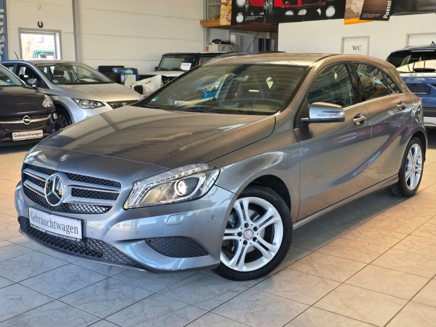 Mercedes-Benz A 200 URBAN BlueEfficiency NAVI KAMERA ALU SHZ Gris - 1