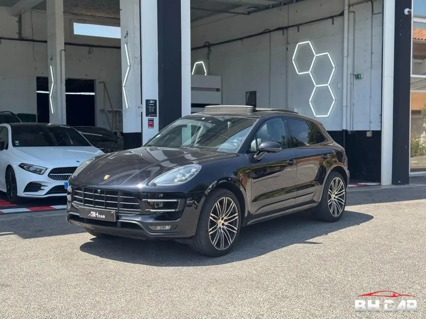 Porsche Macan 3.6 TURBO 400CV SPORT CHRONO PDK / ATTELAGE / TO / Noir - 1