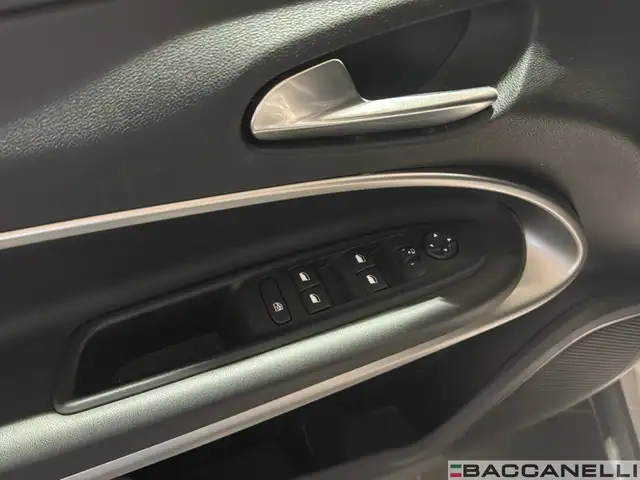 Jeep Avenger view 11