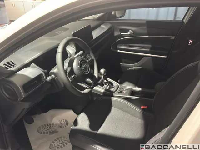 Jeep Avenger view 9